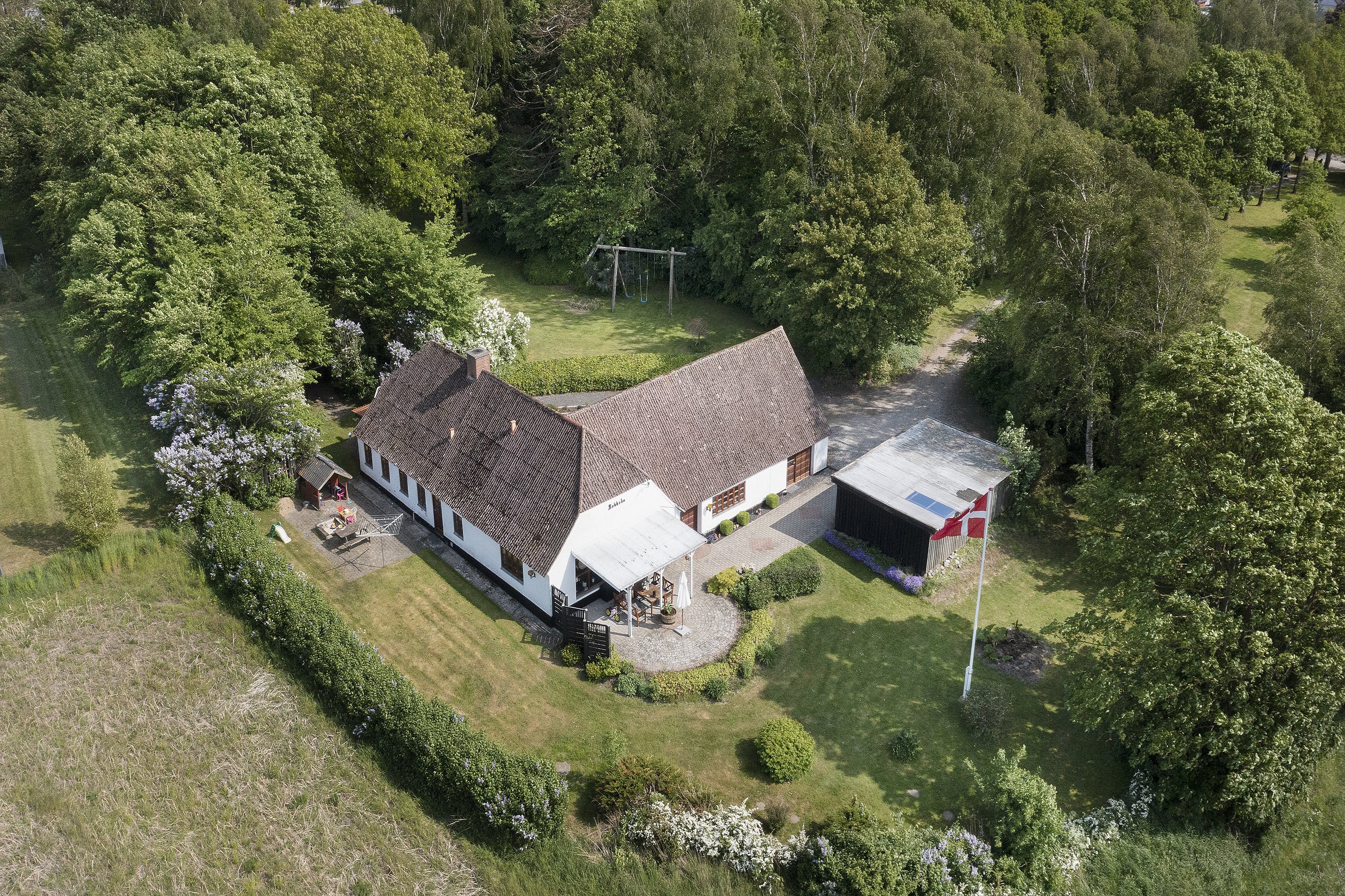 Fremhævet luftfoto billede i fuldskærmstilstand. Billede af Mamrelundsvej 2, Vejlby, 8961 Allingåbro