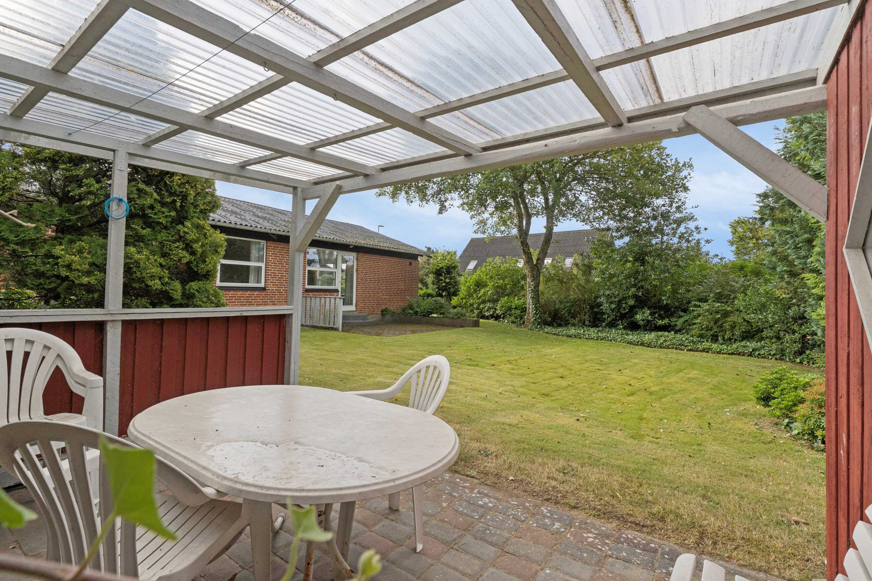 Fremhævet overdækket terrasse billede i fuldskærmstilstand. Billede af Irisvej 1, 9800 Hjørring