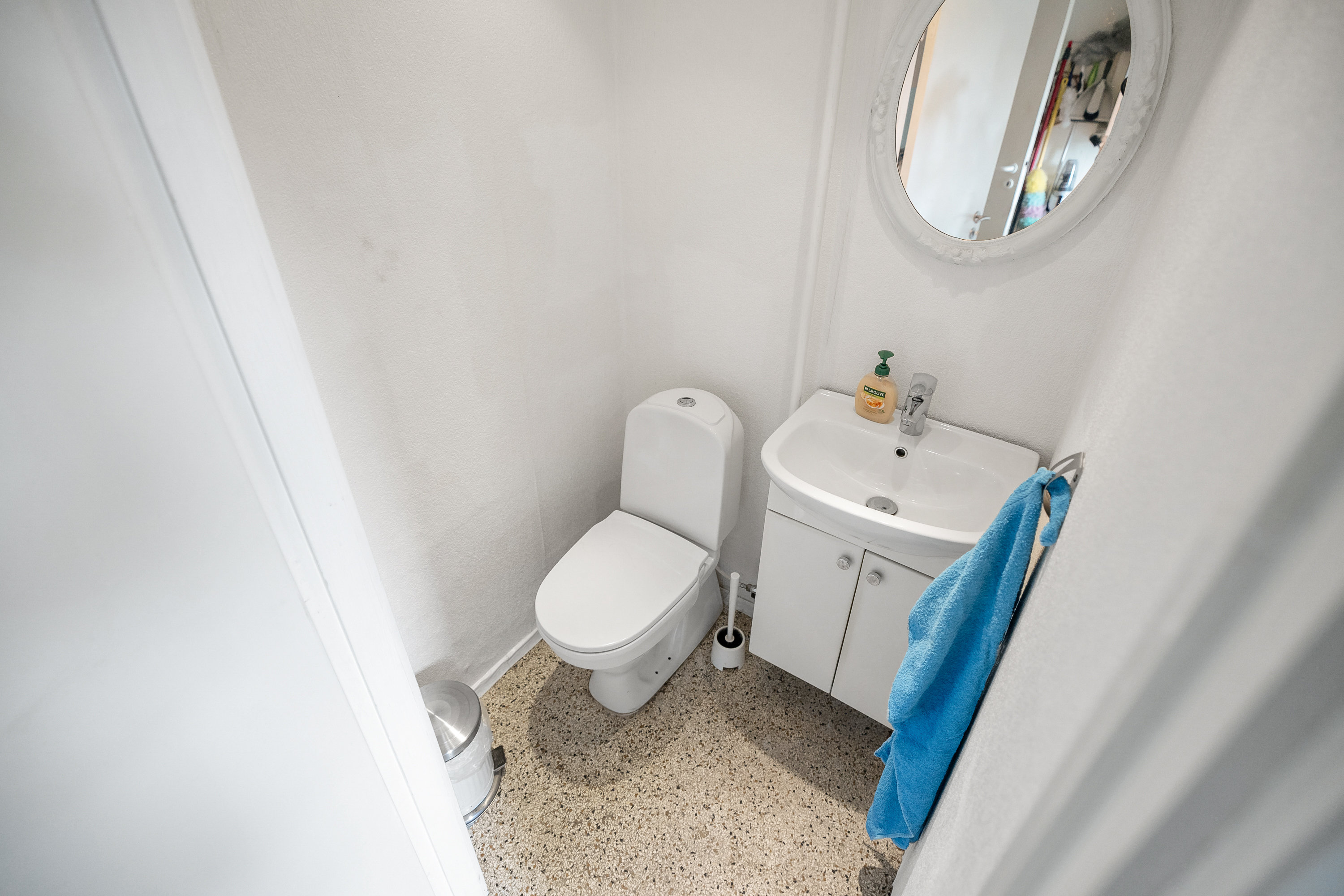 Fremhævet toilet billede i fuldskærmstilstand. Billede af Risdalsvej 17, 8260 Viby J