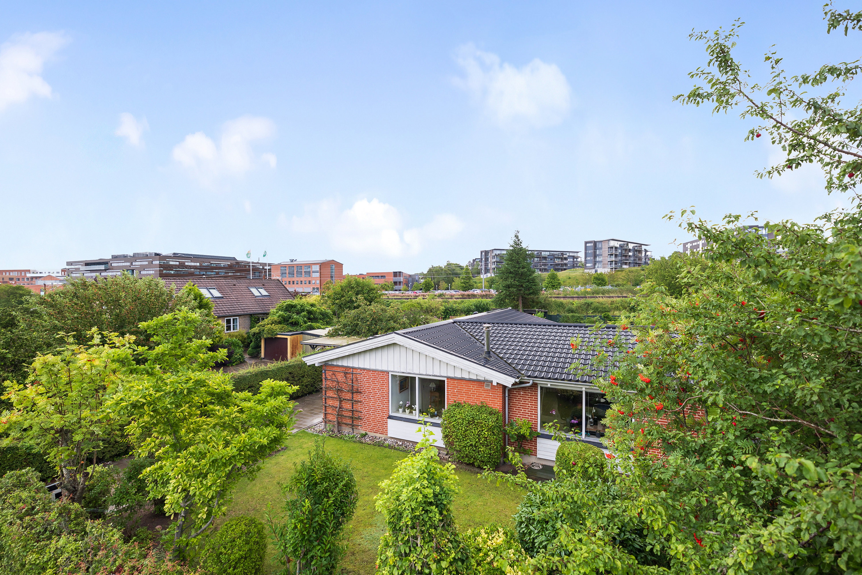 Fremhævet ejendommen billede i fuldskærmstilstand. Billede af Risdalsvej 17, 8260 Viby J