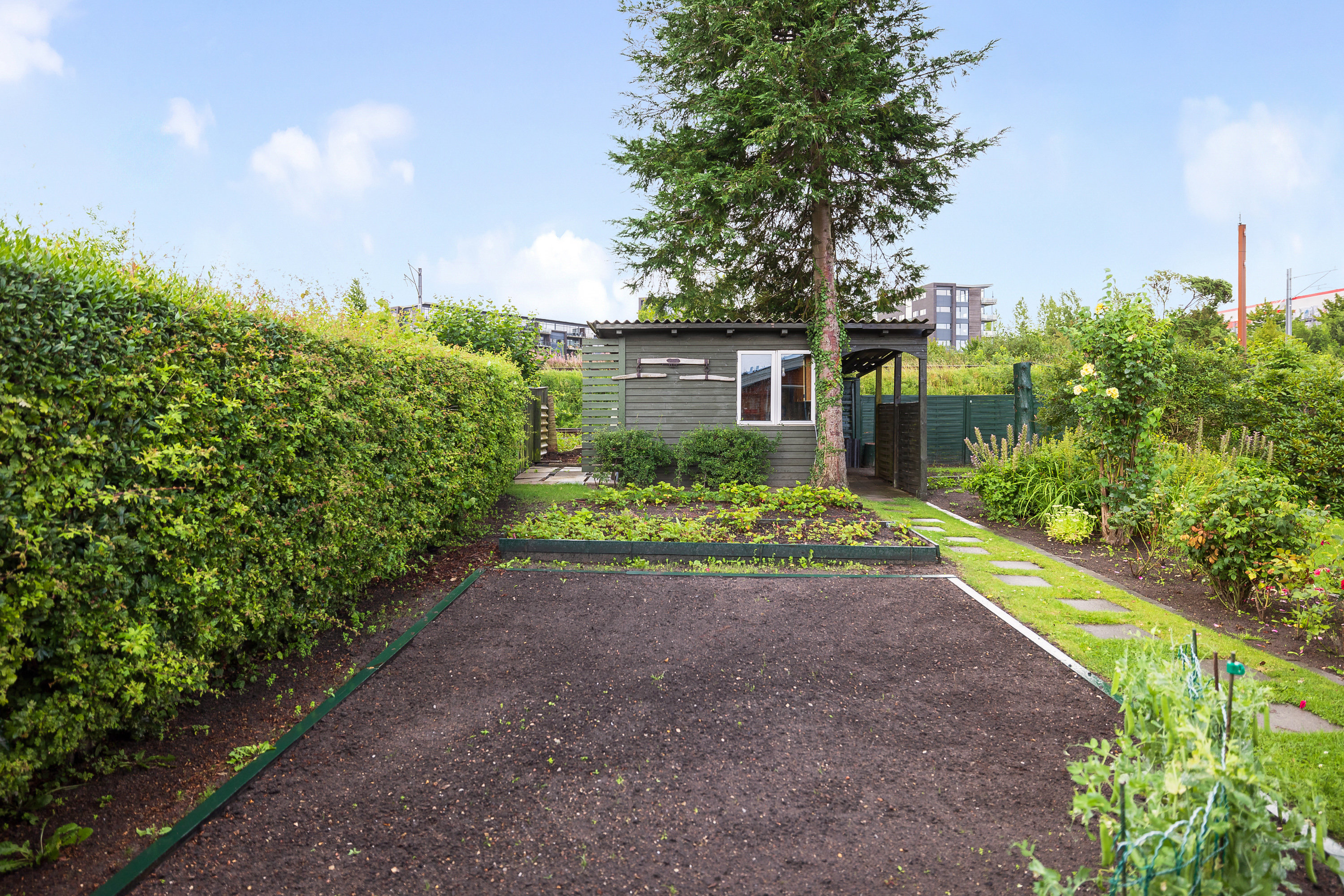 Fremhævet have billede i fuldskærmstilstand. Billede af Risdalsvej 17, 8260 Viby J