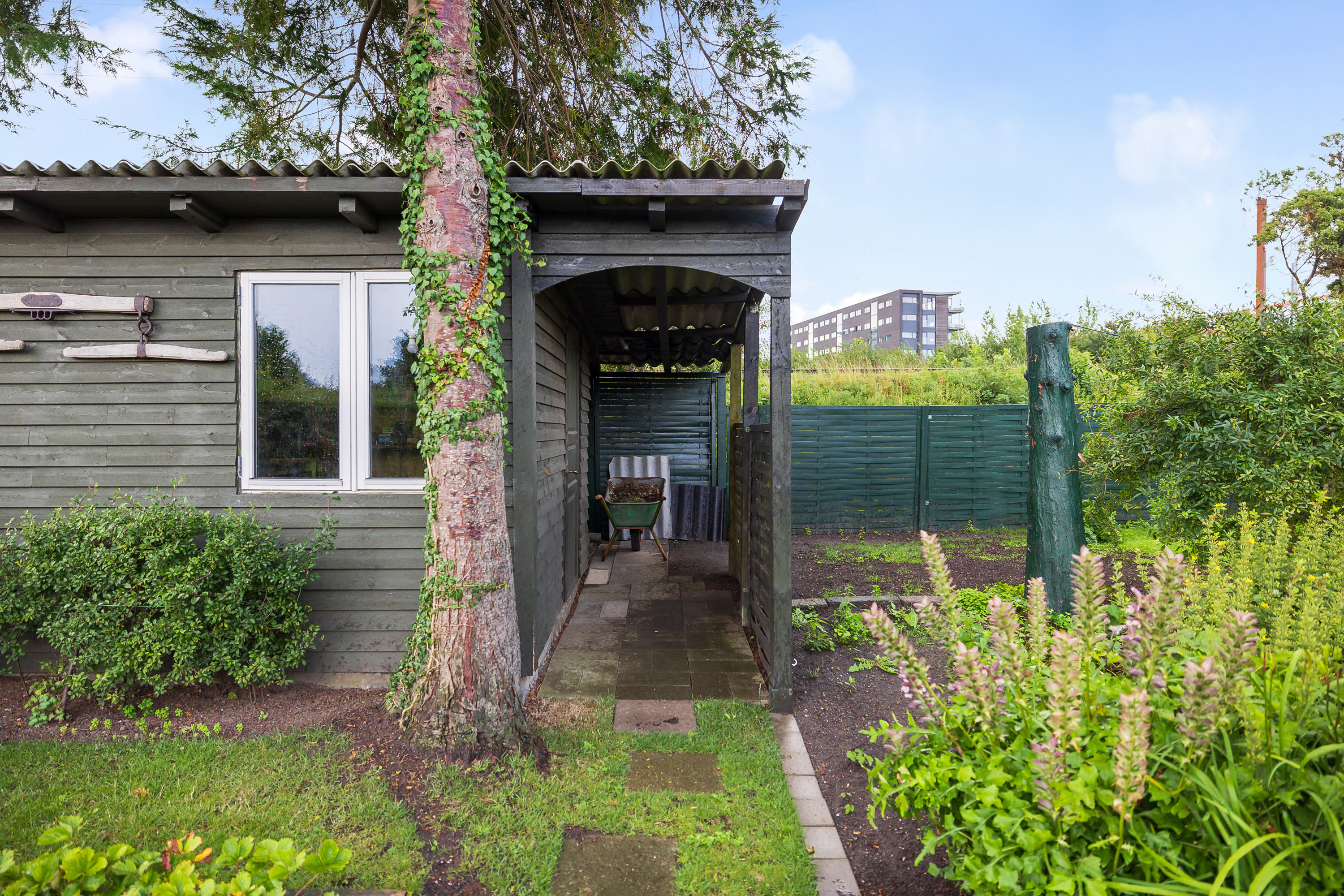 Fremhævet have billede i fuldskærmstilstand. Billede af Risdalsvej 17, 8260 Viby J