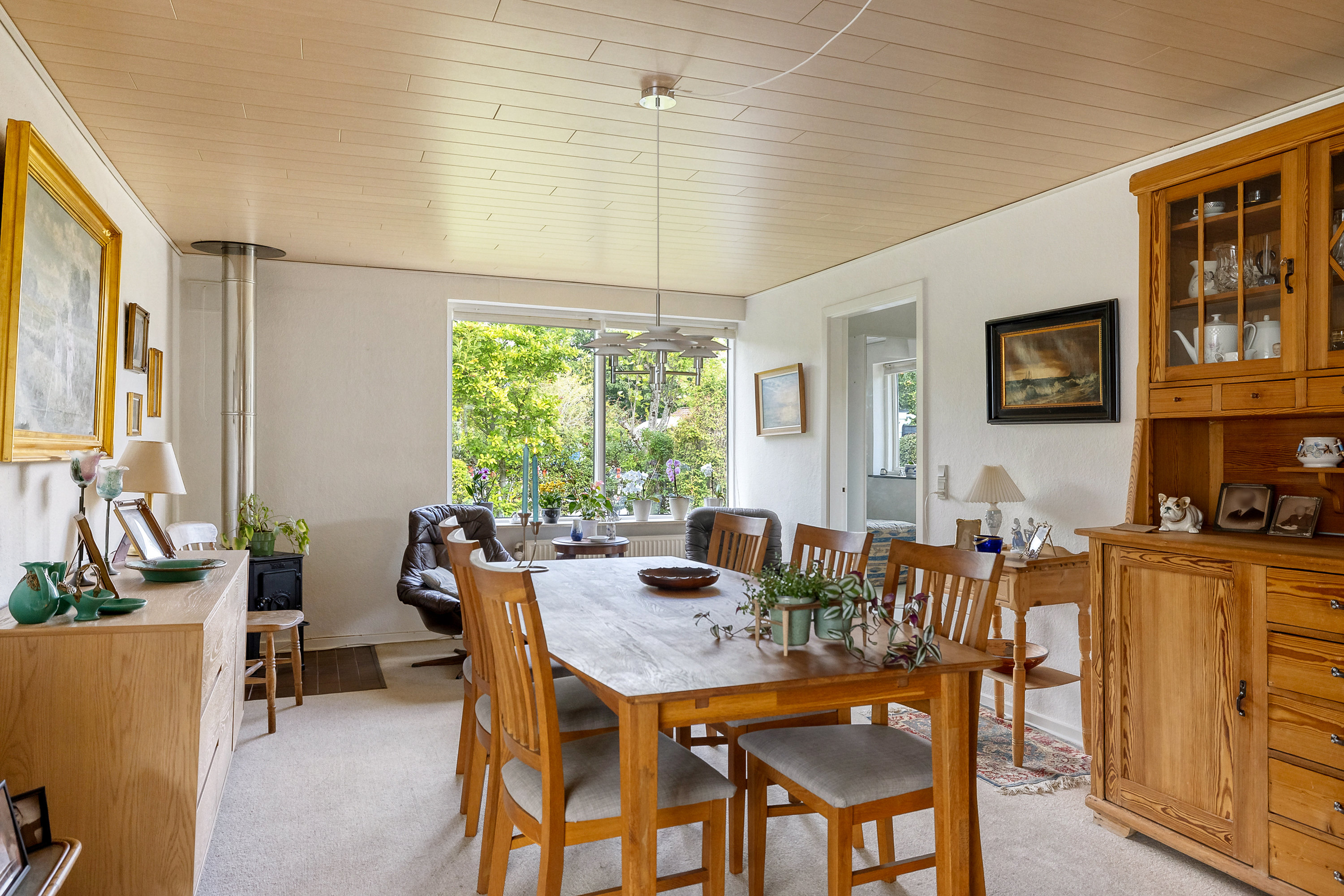 Fremhævet stue billede i fuldskærmstilstand. Billede af Risdalsvej 17, 8260 Viby J