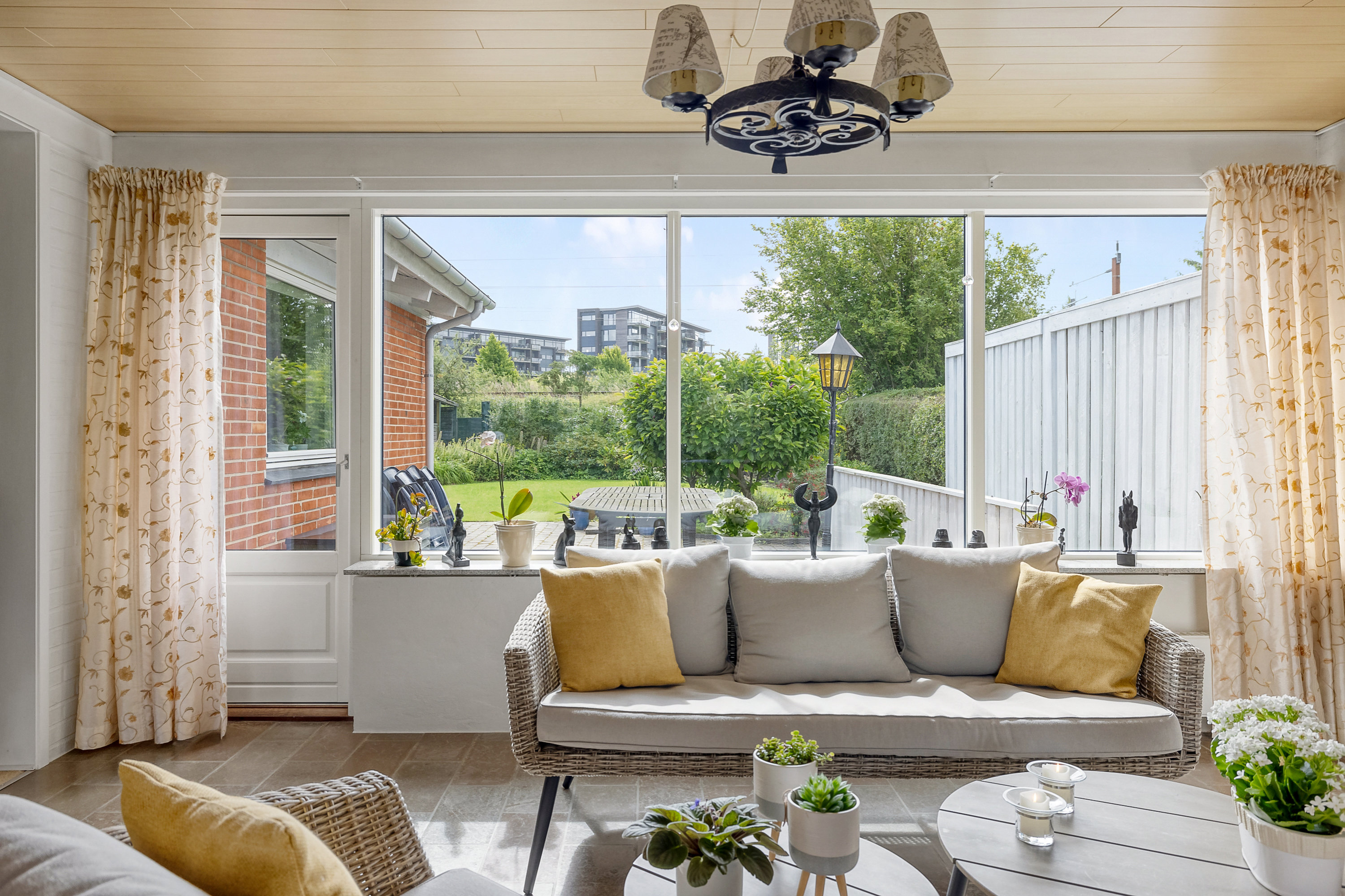 Fremhævet stue billede i fuldskærmstilstand. Billede af Risdalsvej 17, 8260 Viby J