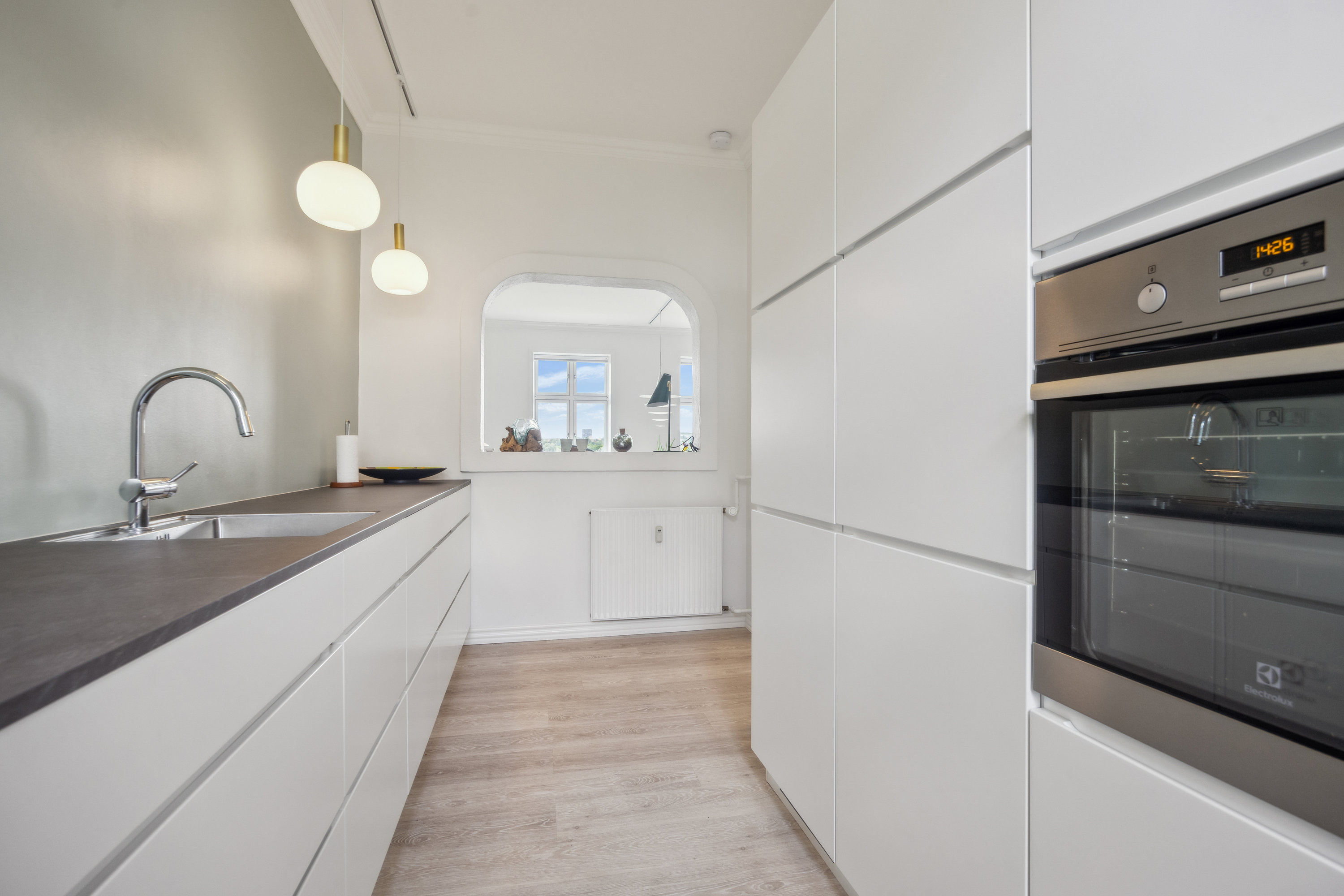 Fremhævet køkken billede i fuldskærmstilstand. Billede af Gugvej 125A, st.., Gug, 9210 Aalborg SØ