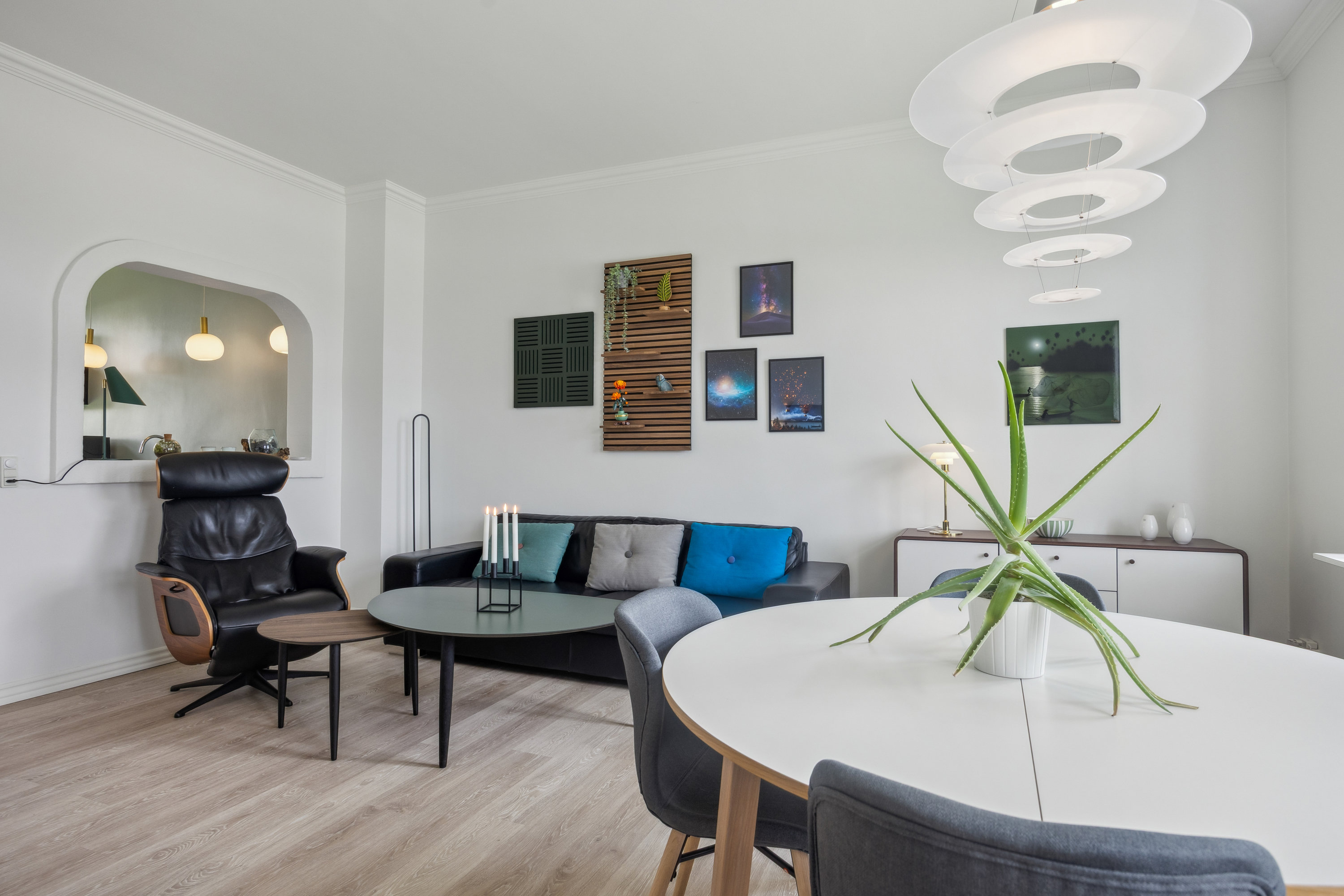 Fremhævet stue billede i fuldskærmstilstand. Billede af Gugvej 125A, st.., Gug, 9210 Aalborg SØ