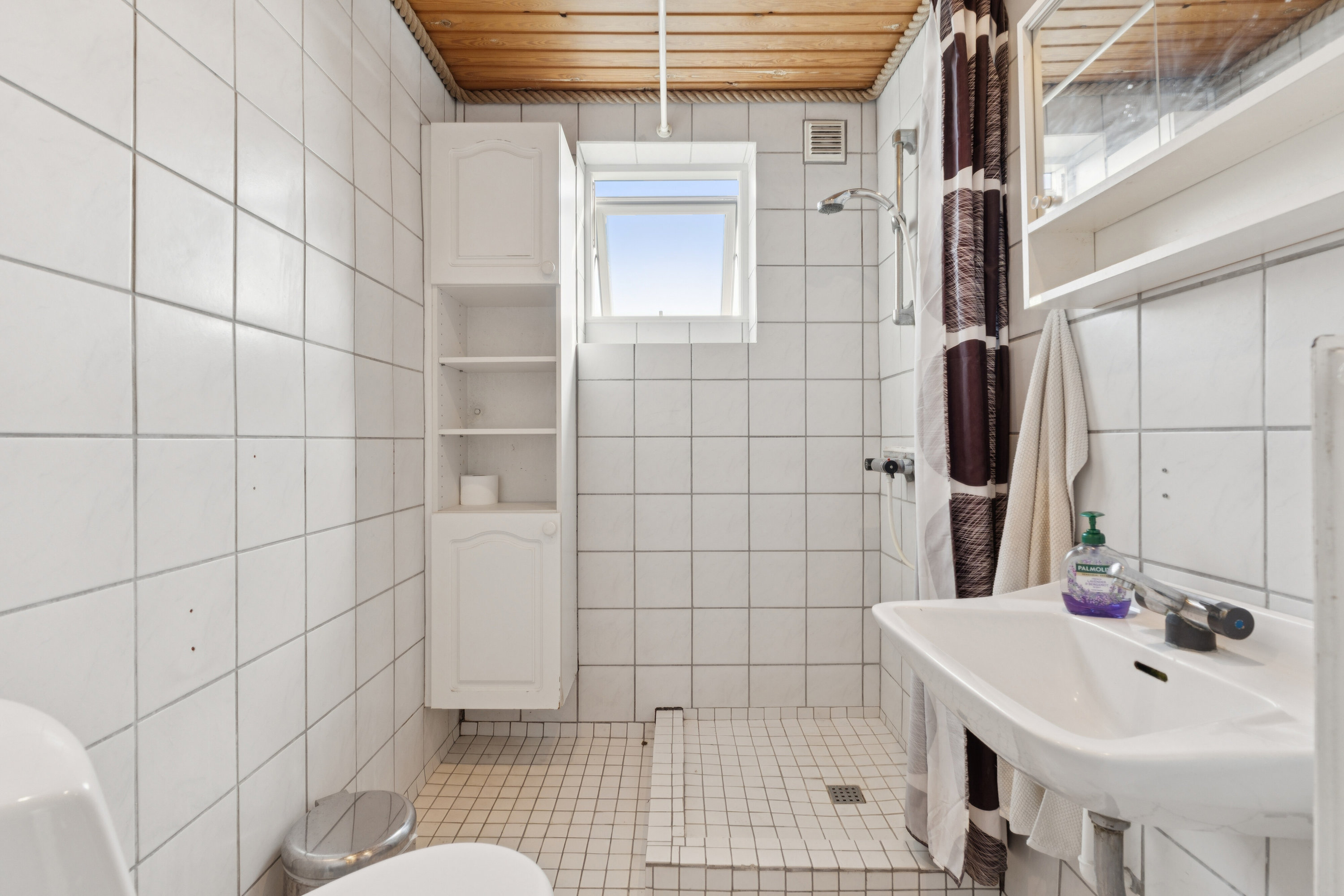 Fremhævet badeværelse billede i fuldskærmstilstand. Billede af Købkesvej 57, 5230 Odense M