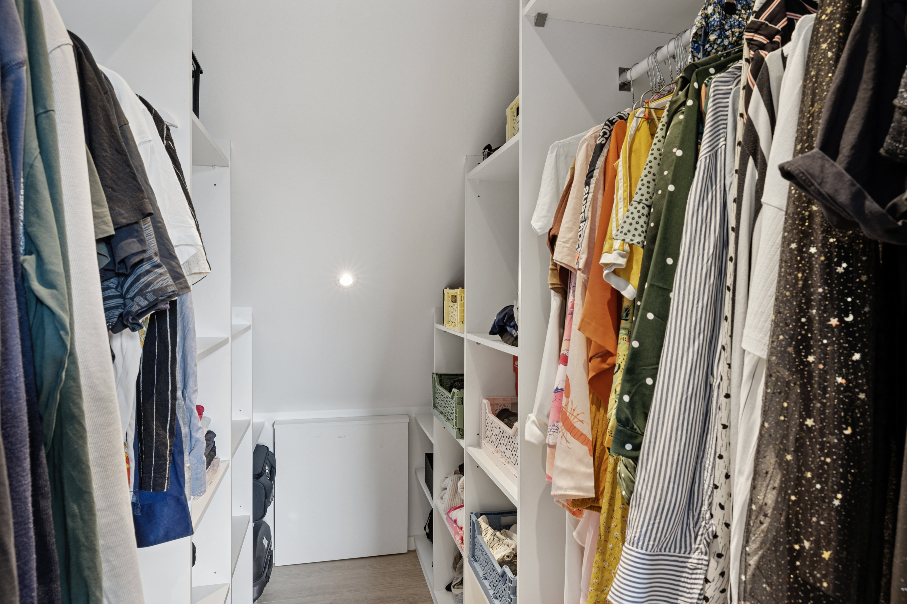 Fremhævet walkin closet billede i fuldskærmstilstand. Billede af Teglmarken 131, 8800 Viborg