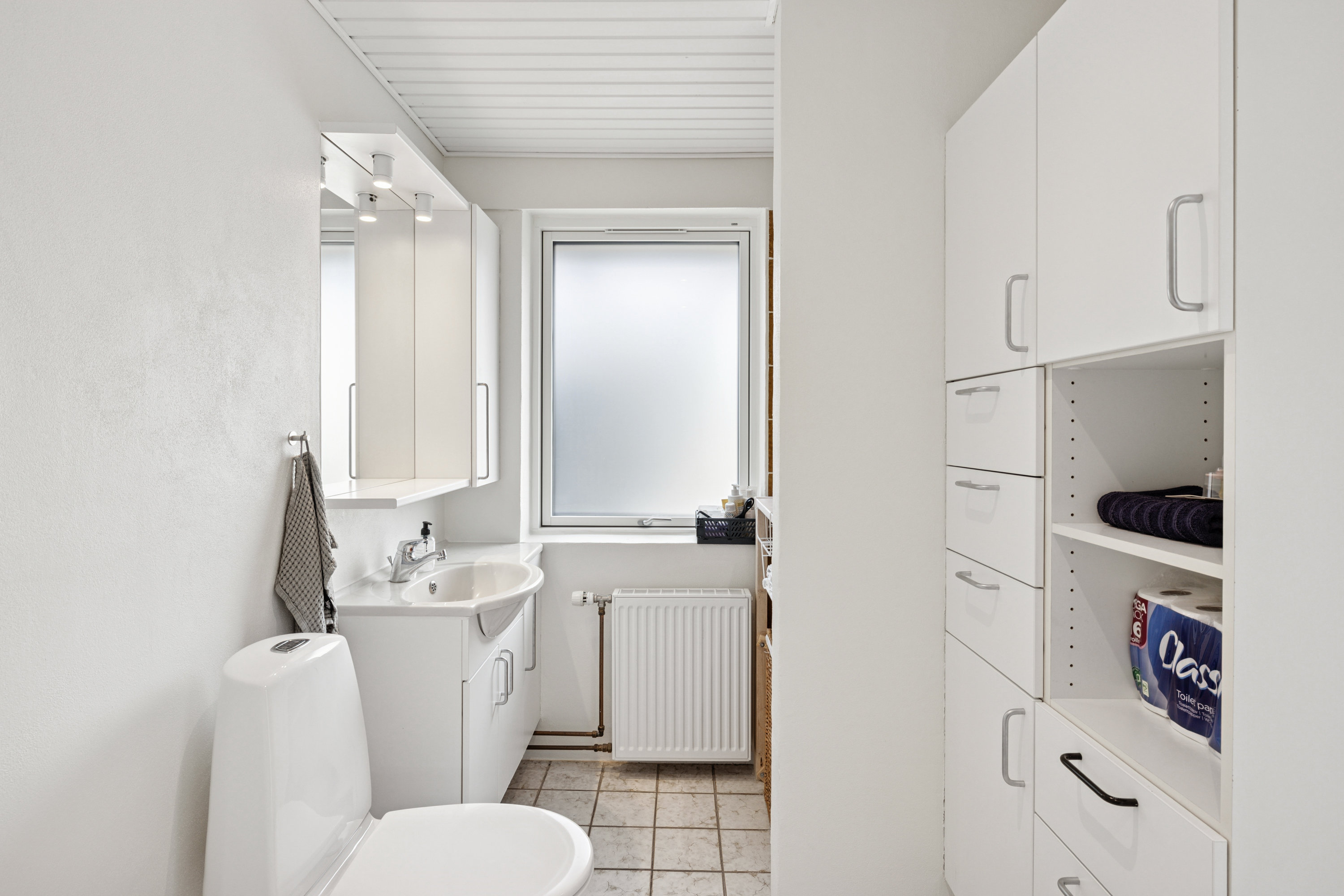 Fremhævet badeværelse billede i fuldskærmstilstand. Billede af Teglmarken 131, 8800 Viborg