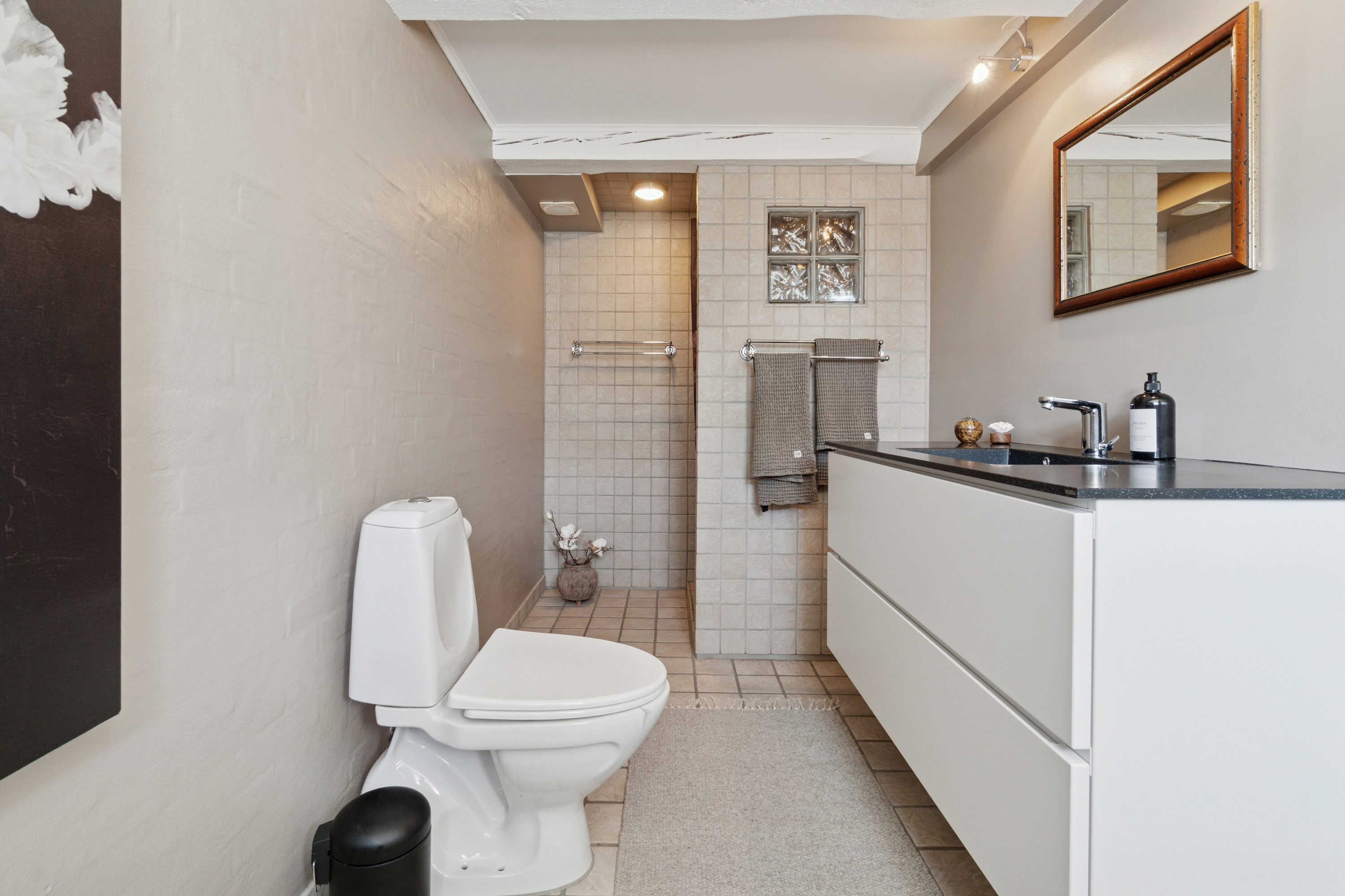 Fremhævet badeværelse billede i fuldskærmstilstand. Billede af Nordskovvej 5, Rønne, 3700 Rønne