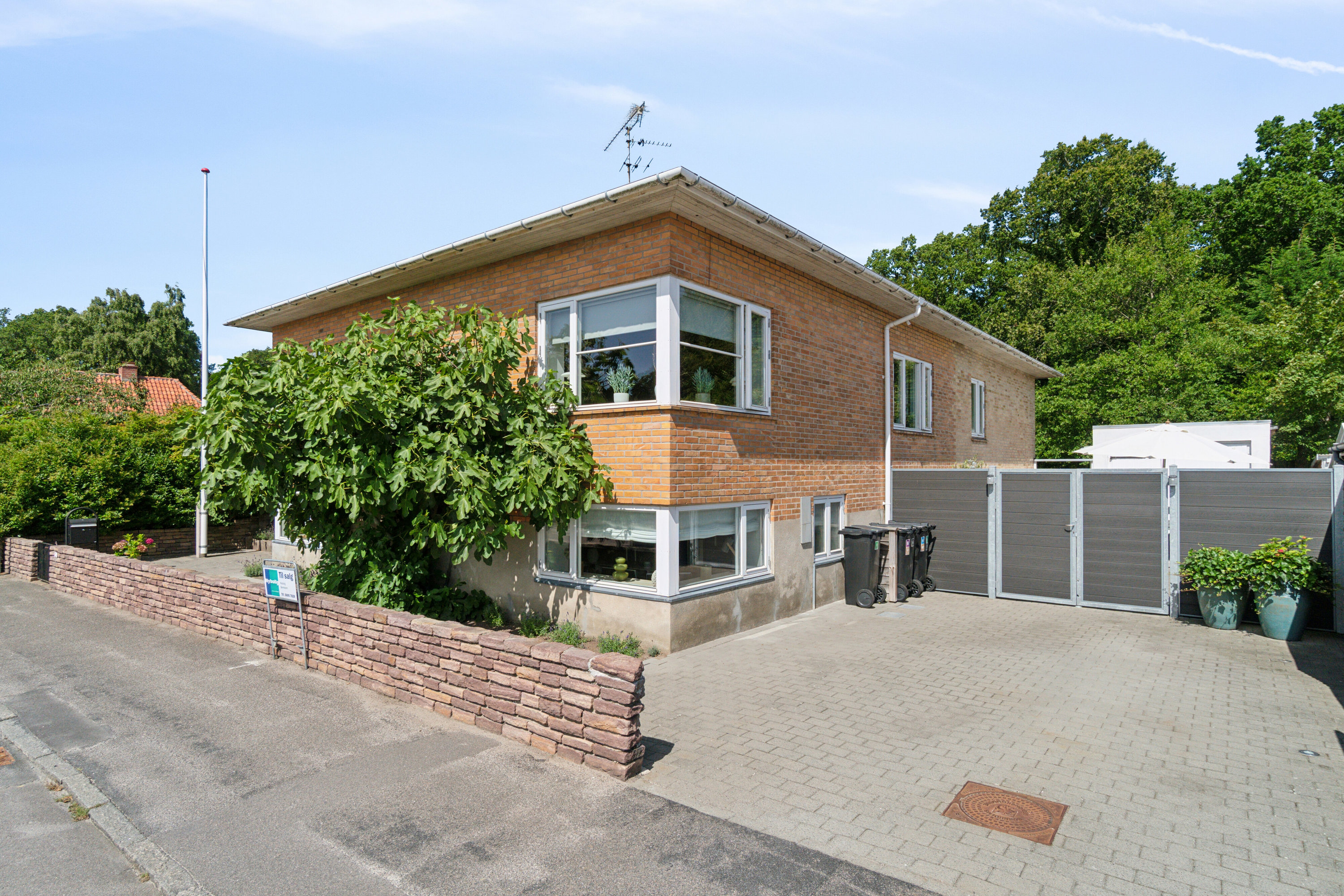 Fremhævet set fra vejen billede i fuldskærmstilstand. Billede af Nordskovvej 5, Rønne, 3700 Rønne