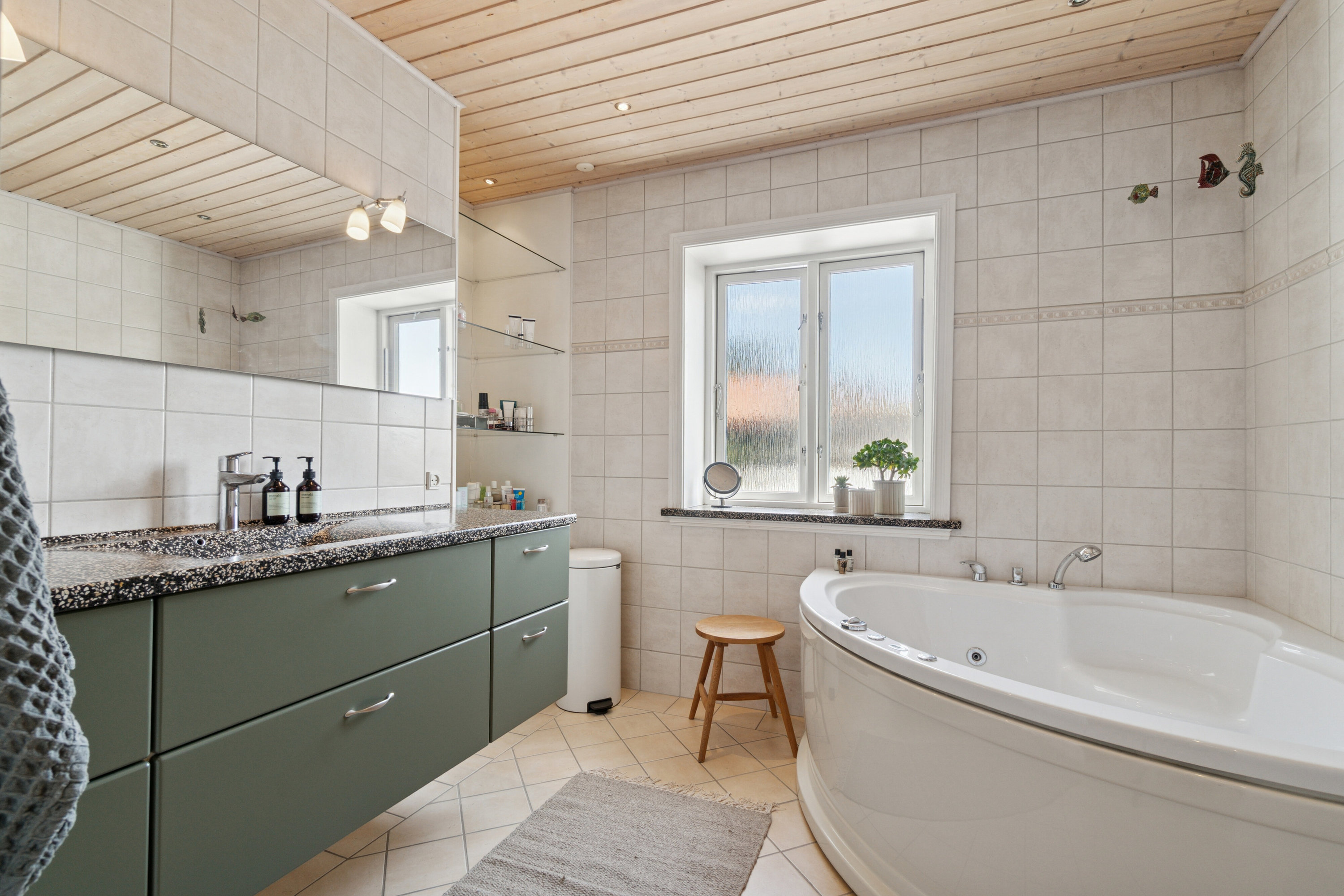 Fremhævet badeværelse billede i fuldskærmstilstand. Billede af Nordskovvej 5, Rønne, 3700 Rønne