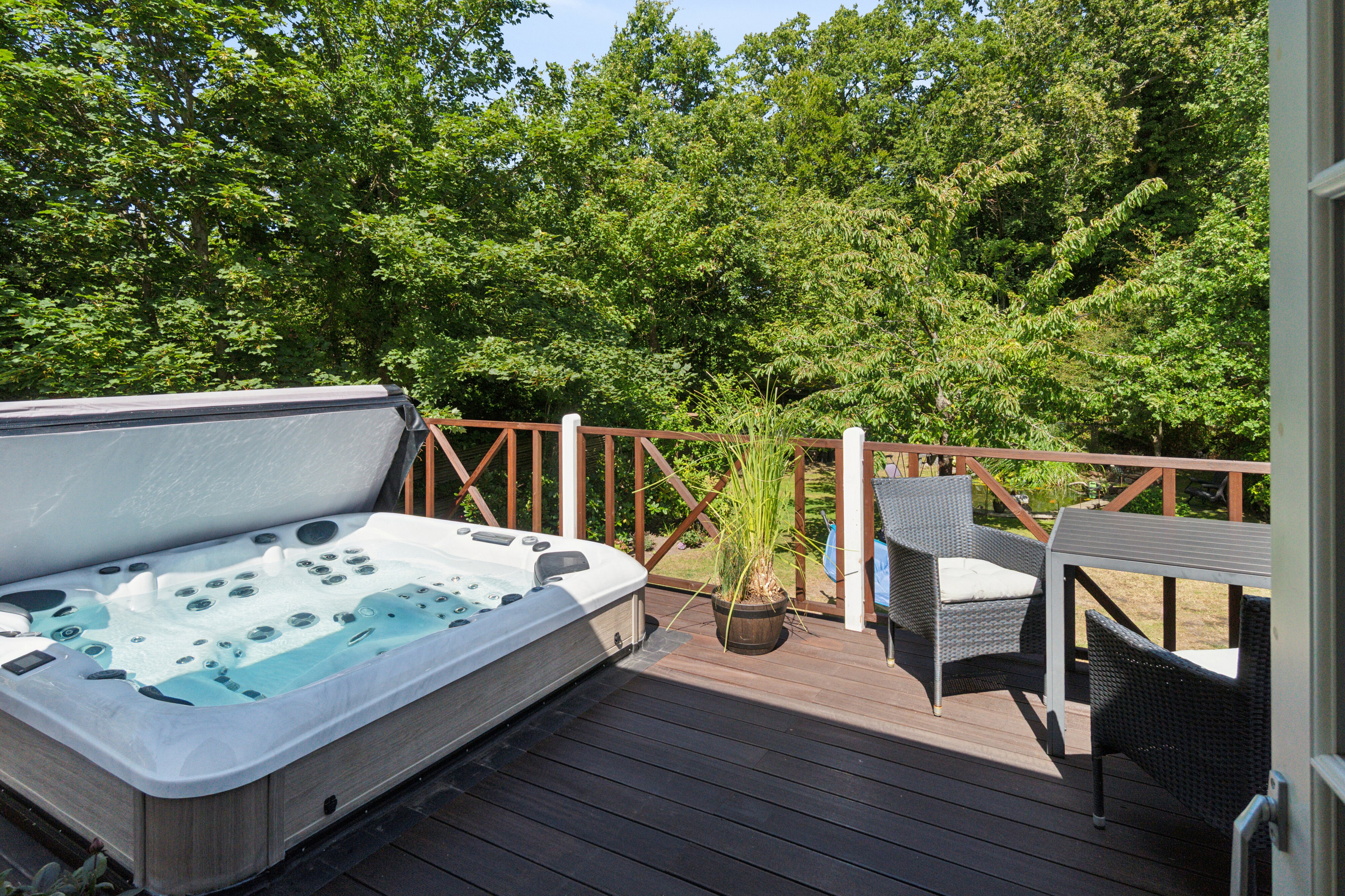 Fremhævet swimmingpool billede i fuldskærmstilstand. Billede af Nordskovvej 5, Rønne, 3700 Rønne