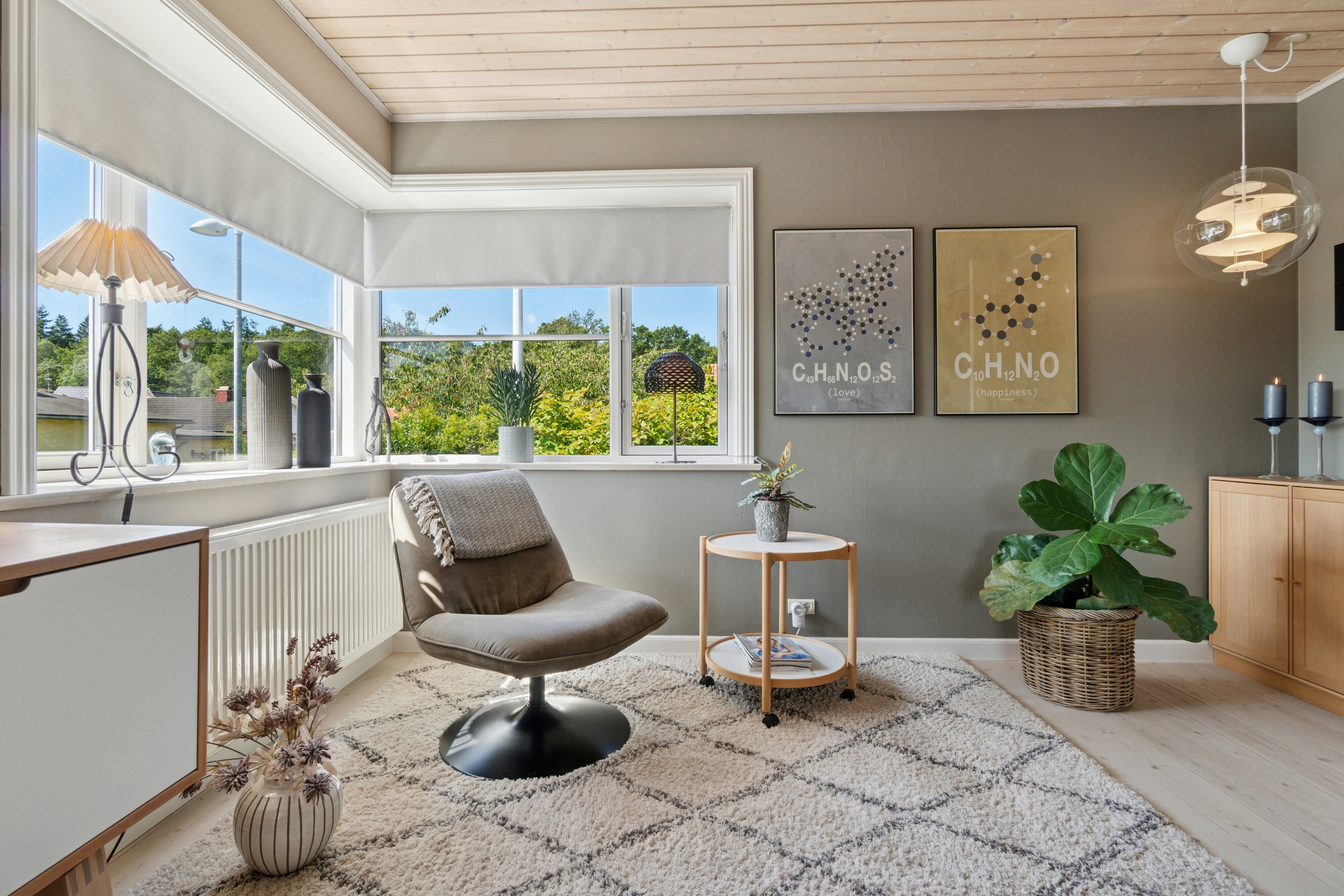 Fremhævet stue billede i fuldskærmstilstand. Billede af Nordskovvej 5, Rønne, 3700 Rønne