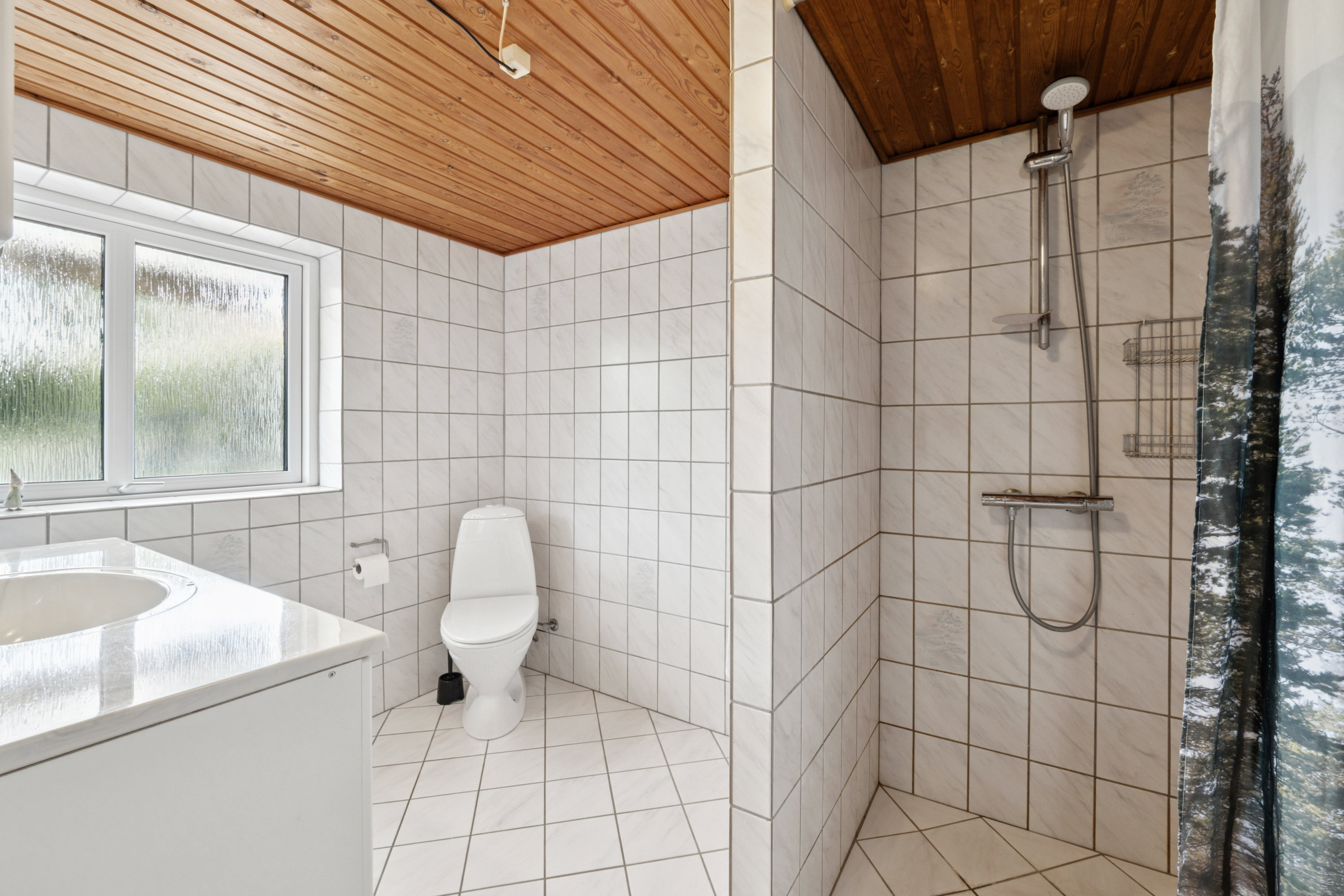 Fremhævet badeværelse billede i fuldskærmstilstand. Billede af Virksundvej 79, 8831 Løgstrup