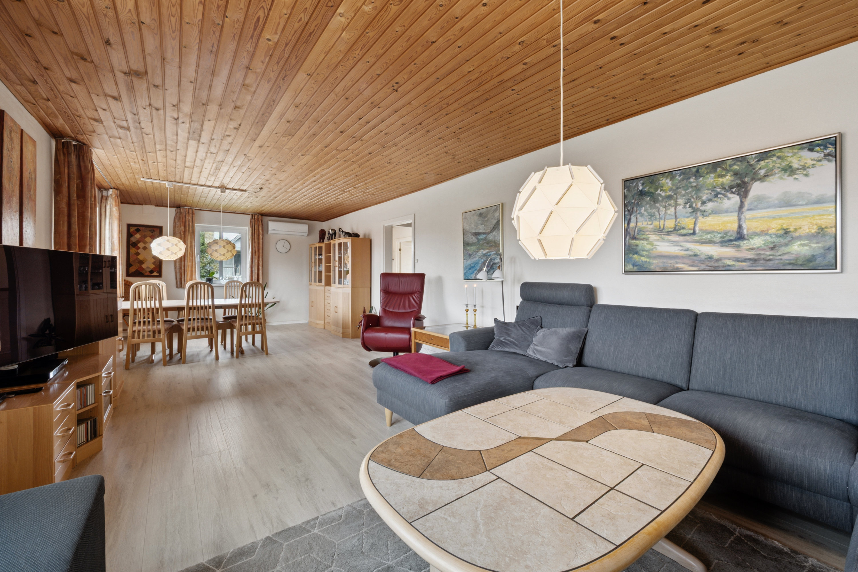 Fremhævet stue billede i fuldskærmstilstand. Billede af Virksundvej 79, 8831 Løgstrup