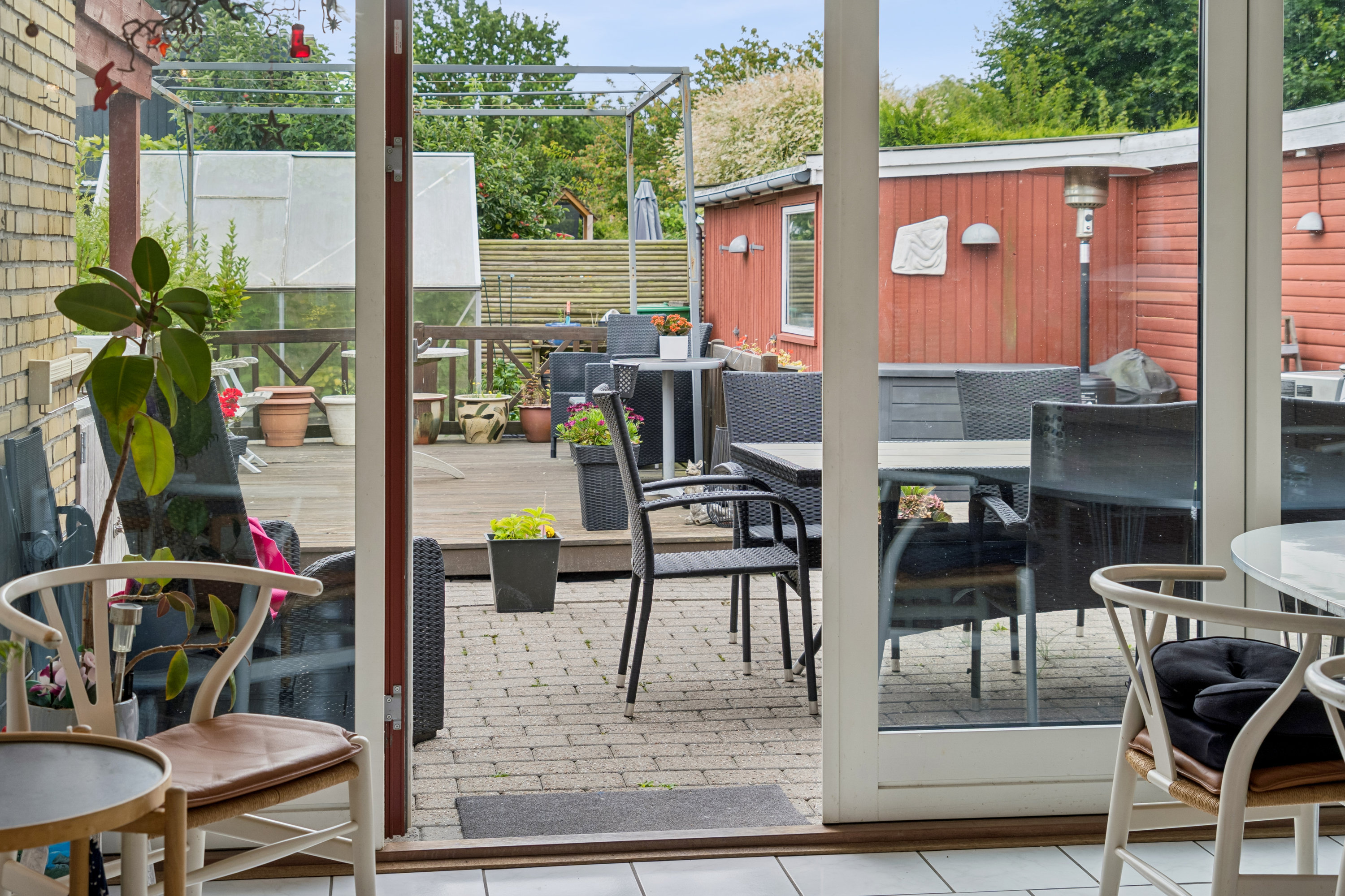 Fremhævet terrasse billede i fuldskærmstilstand. Billede af Køllegårdsvej 36, 2730 Herlev