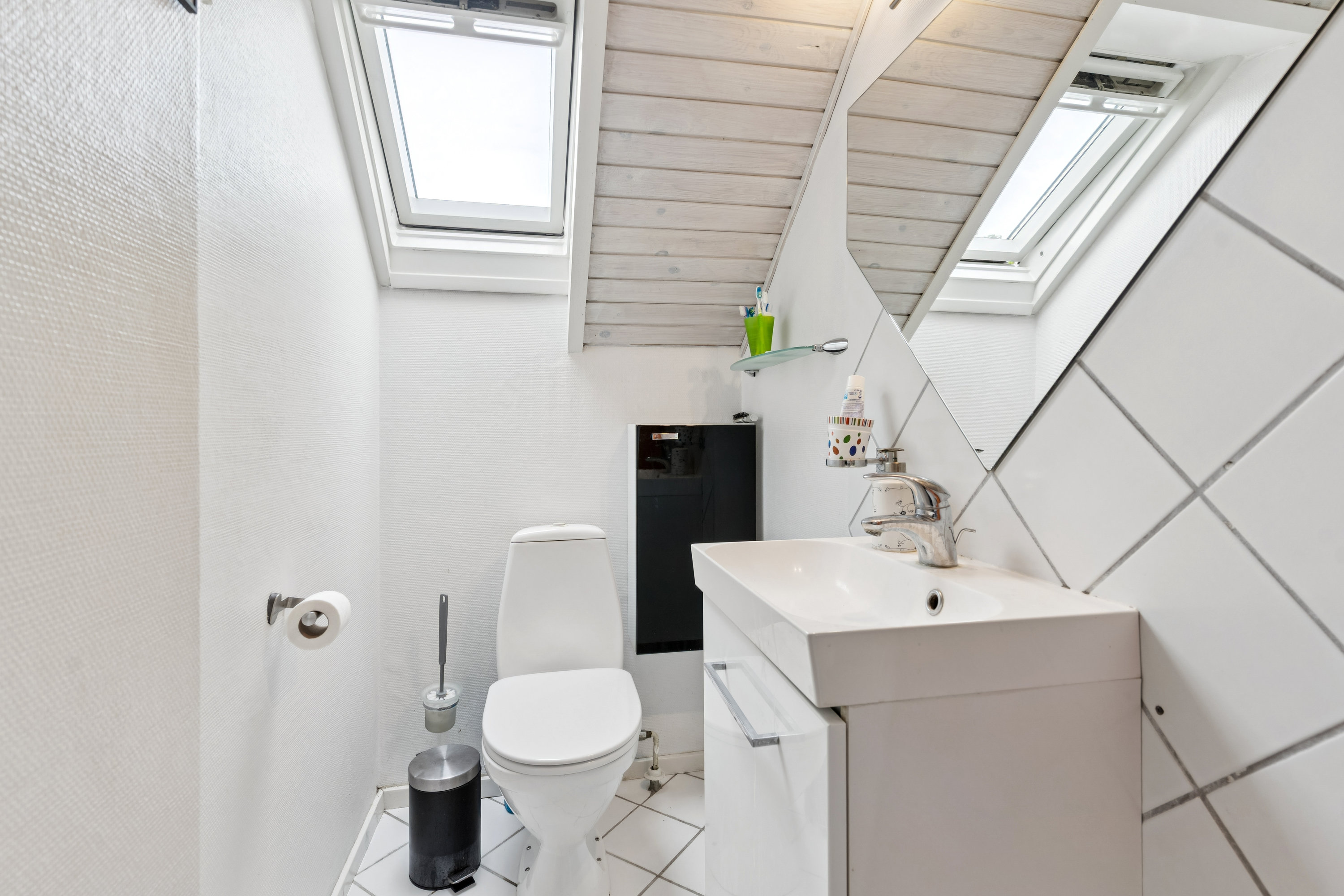 Fremhævet badeværelse billede i fuldskærmstilstand. Billede af Køllegårdsvej 36, 2730 Herlev