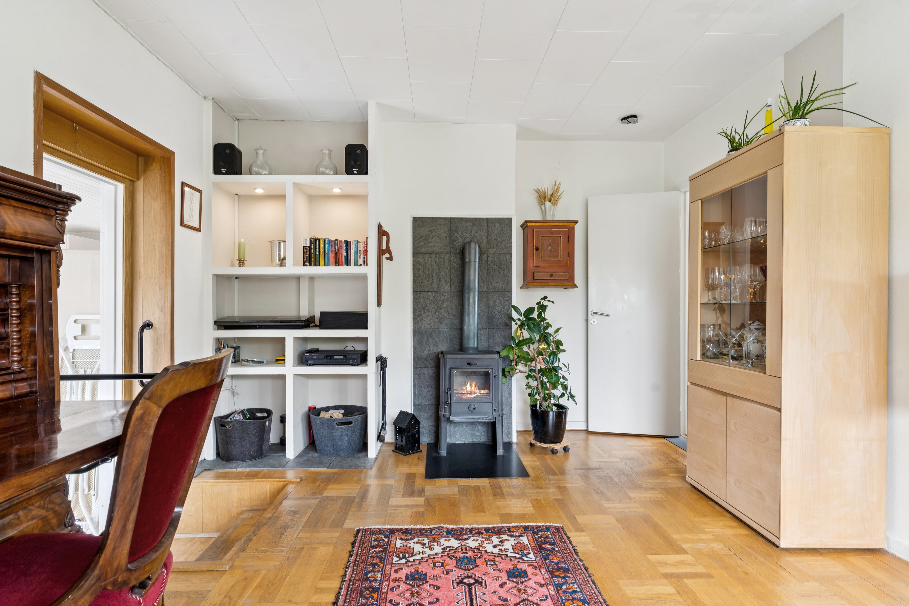 Fremhævet stue billede i fuldskærmstilstand. Billede af Køllegårdsvej 36, 2730 Herlev