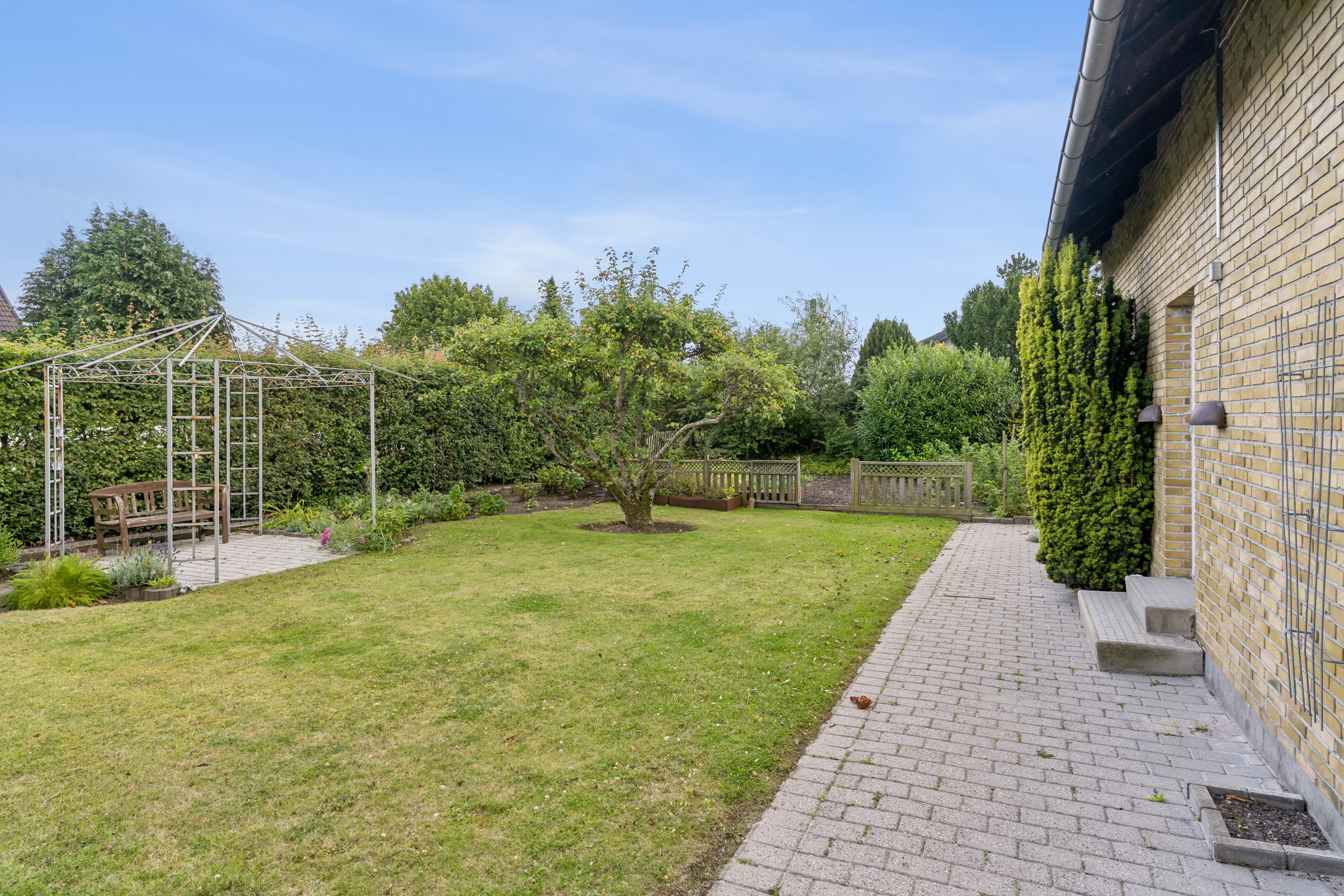 Fremhævet have billede i fuldskærmstilstand. Billede af Køllegårdsvej 36, 2730 Herlev