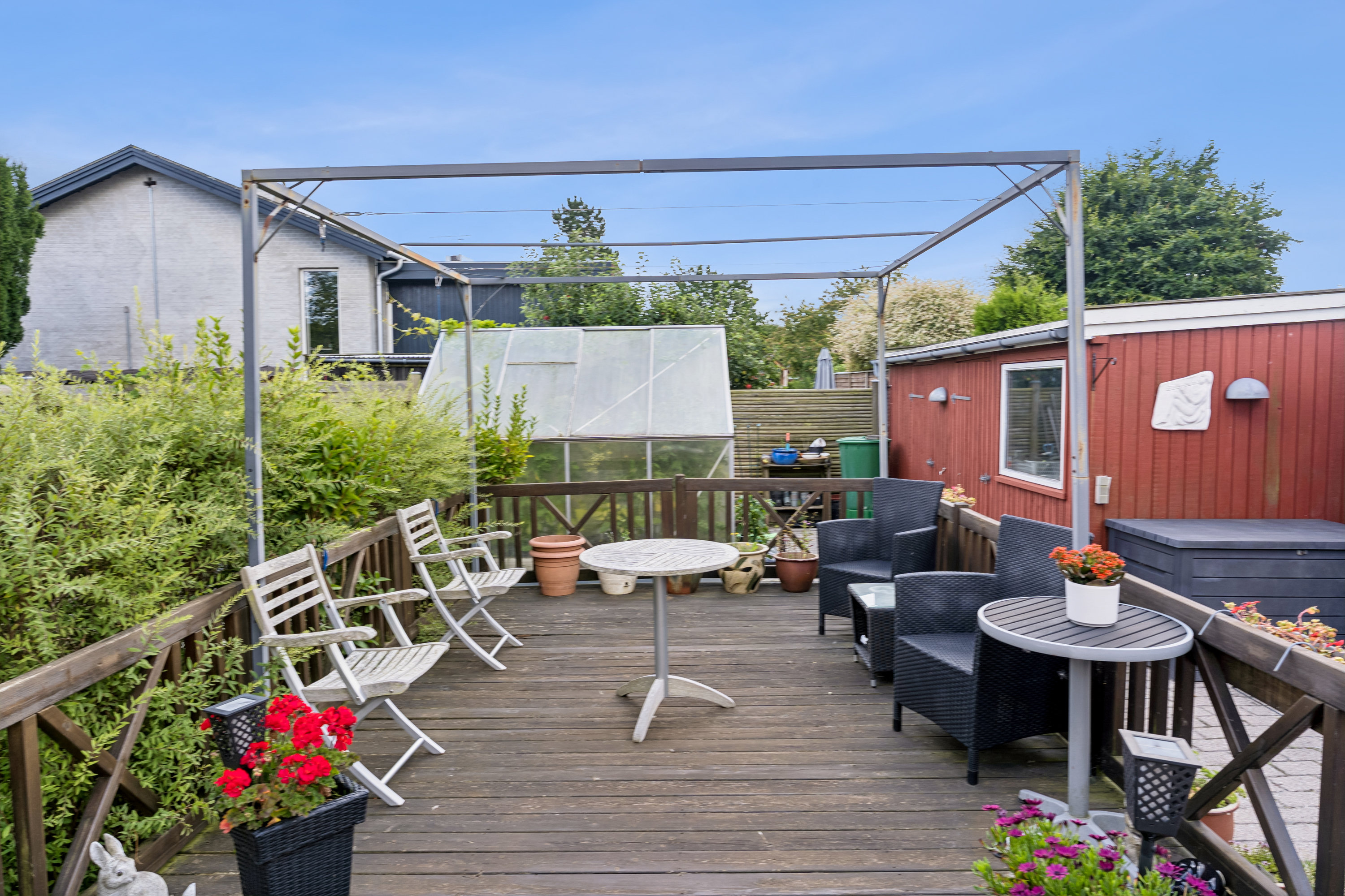 Fremhævet terrasse billede i fuldskærmstilstand. Billede af Køllegårdsvej 36, 2730 Herlev