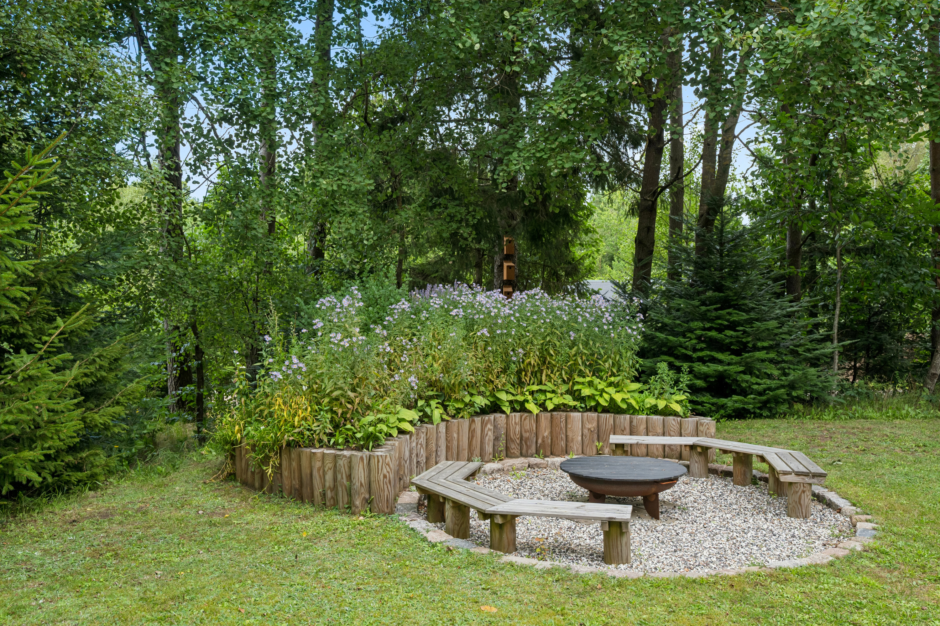 Fremhævet have billede i fuldskærmstilstand. Billede af Sivsangervej 10, Fuglslev, 8400 Ebeltoft