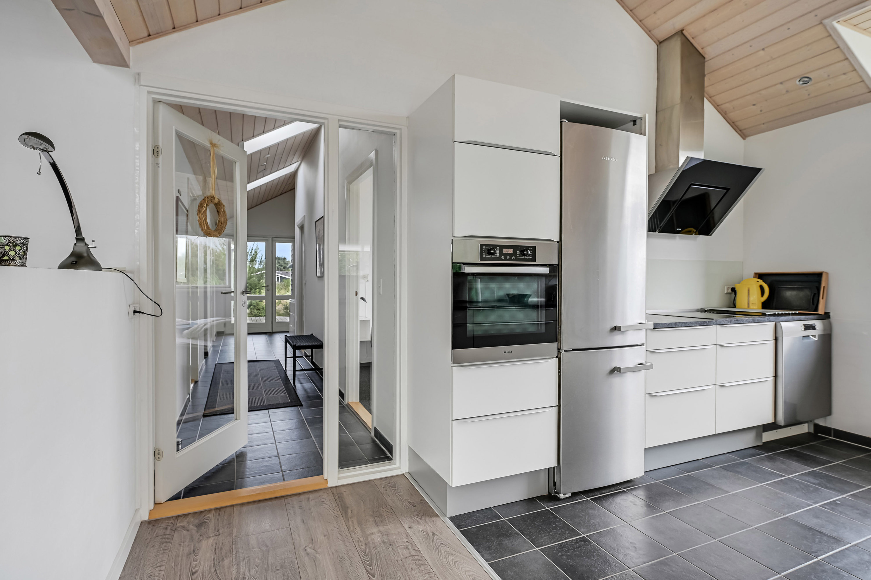 Fremhævet køkken billede i fuldskærmstilstand. Billede af Vester Engvej 5A, Rindby Strand, 6720 Fanø