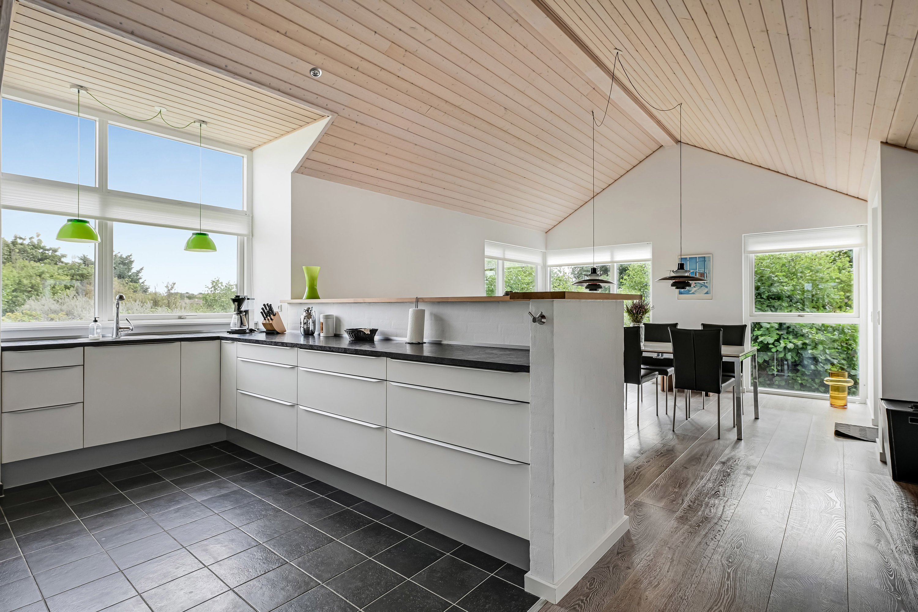 Fremhævet køkken billede i fuldskærmstilstand. Billede af Vester Engvej 5A, Rindby Strand, 6720 Fanø