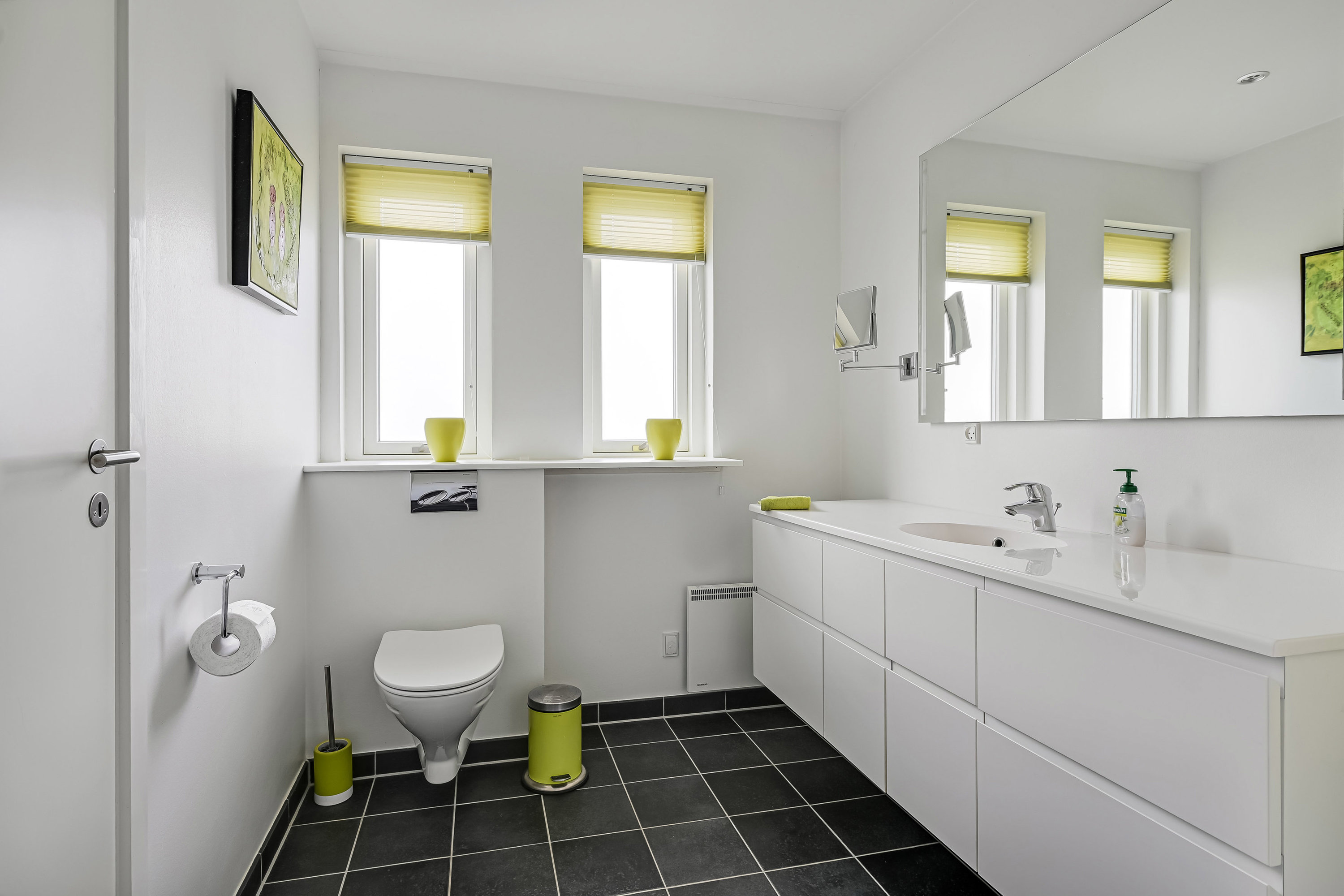 Fremhævet toilet billede i fuldskærmstilstand. Billede af Vester Engvej 5A, Rindby Strand, 6720 Fanø