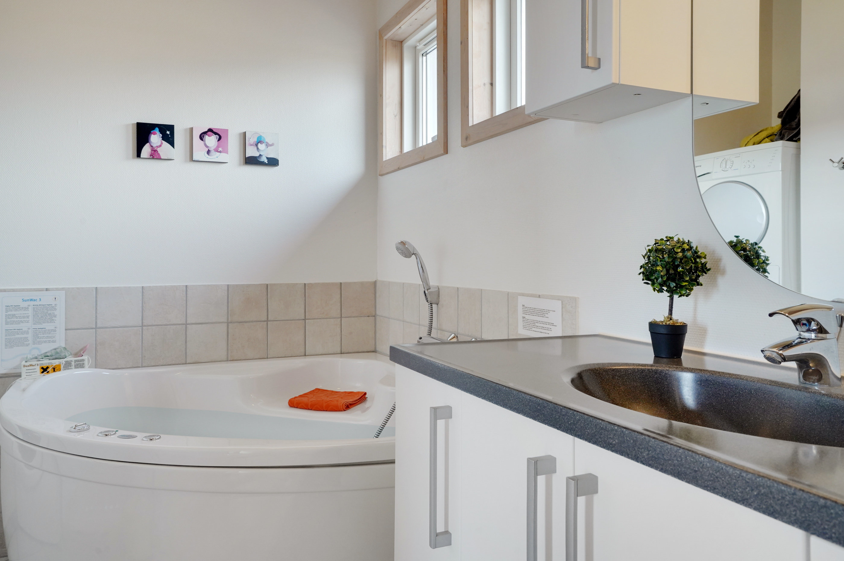 Fremhævet badeværelse billede i fuldskærmstilstand. Billede af Krinkelkrogen 16, Lild Strand, 7741 Frøstrup