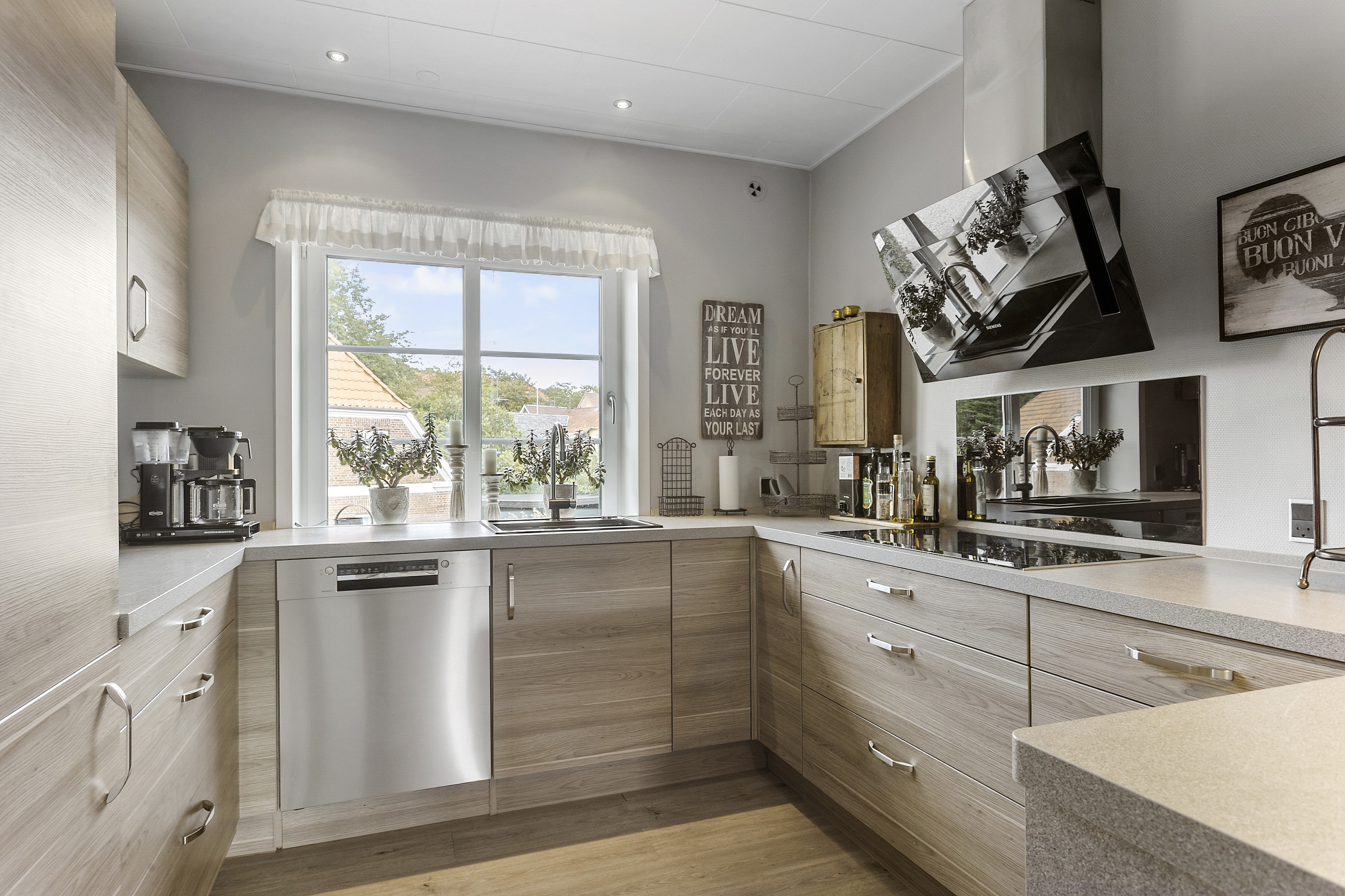 Miniaturebillede 1: køkken . Billede af Torvegade 13A, 6510 Gram