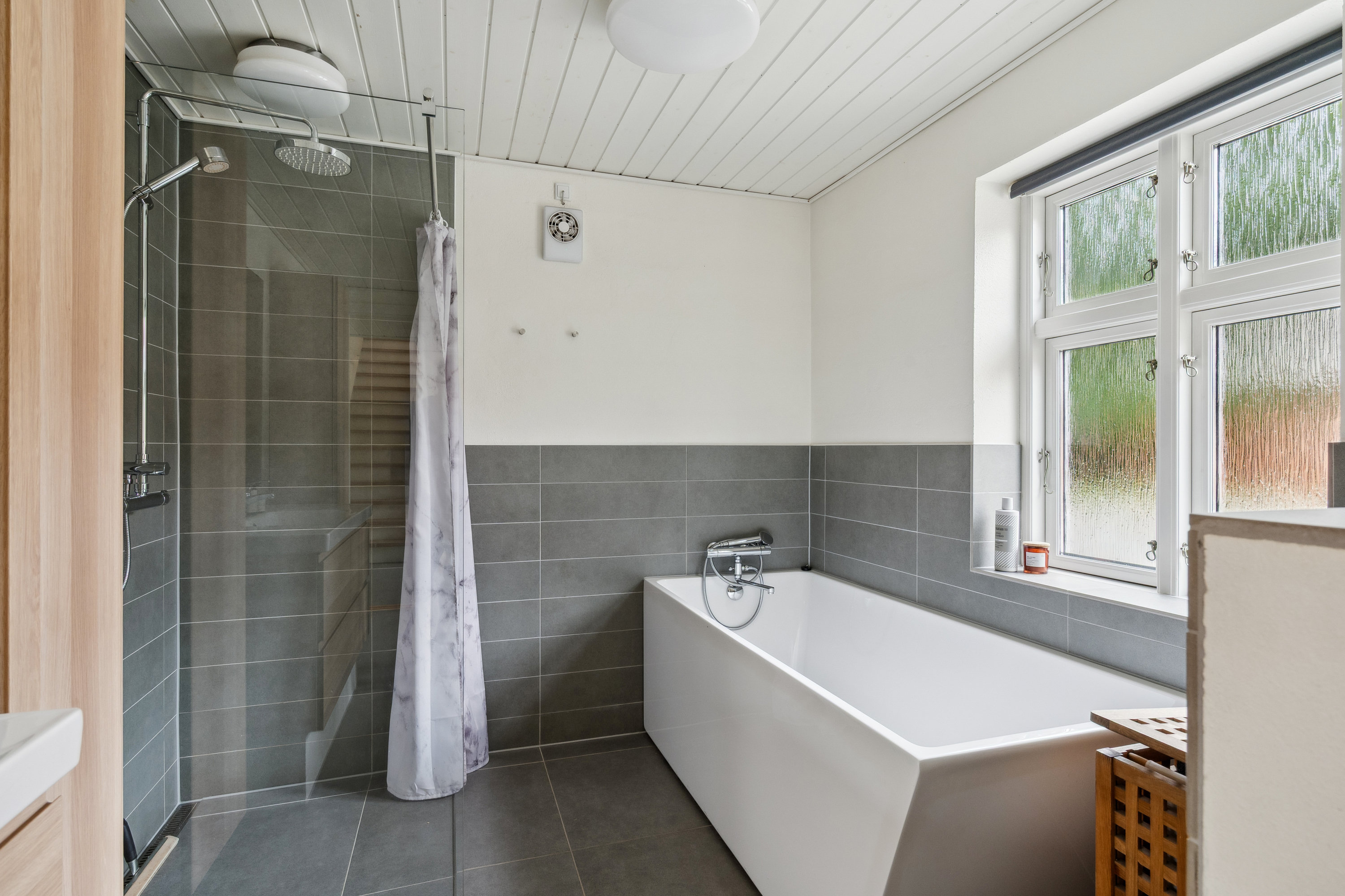 Fremhævet badeværelse billede i fuldskærmstilstand. Billede af Sandballevej 92, Grundfør, 8382 Hinnerup