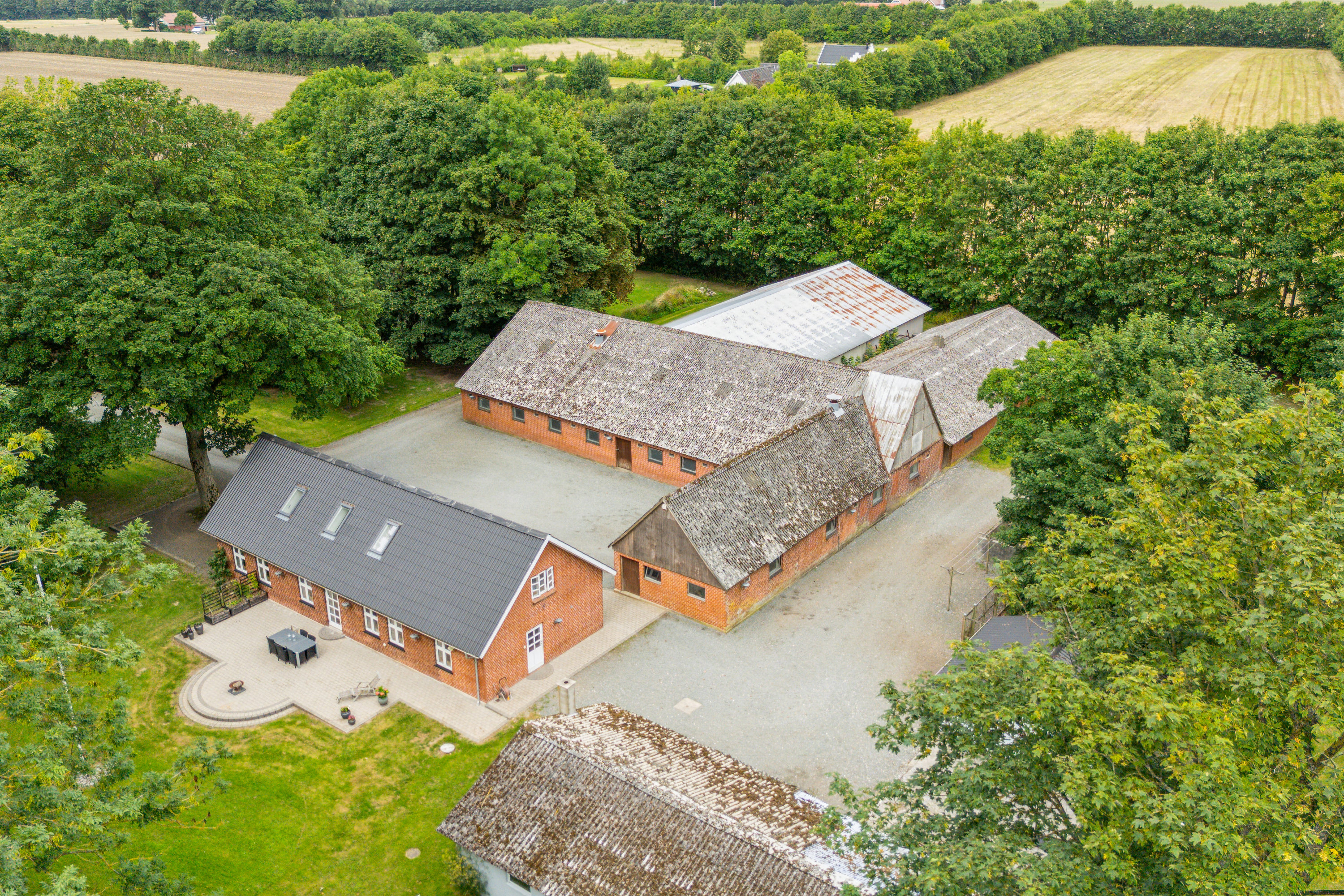 Miniaturebillede 1: luftfoto. Billede af Sandballevej 92, Grundfør, 8382 Hinnerup