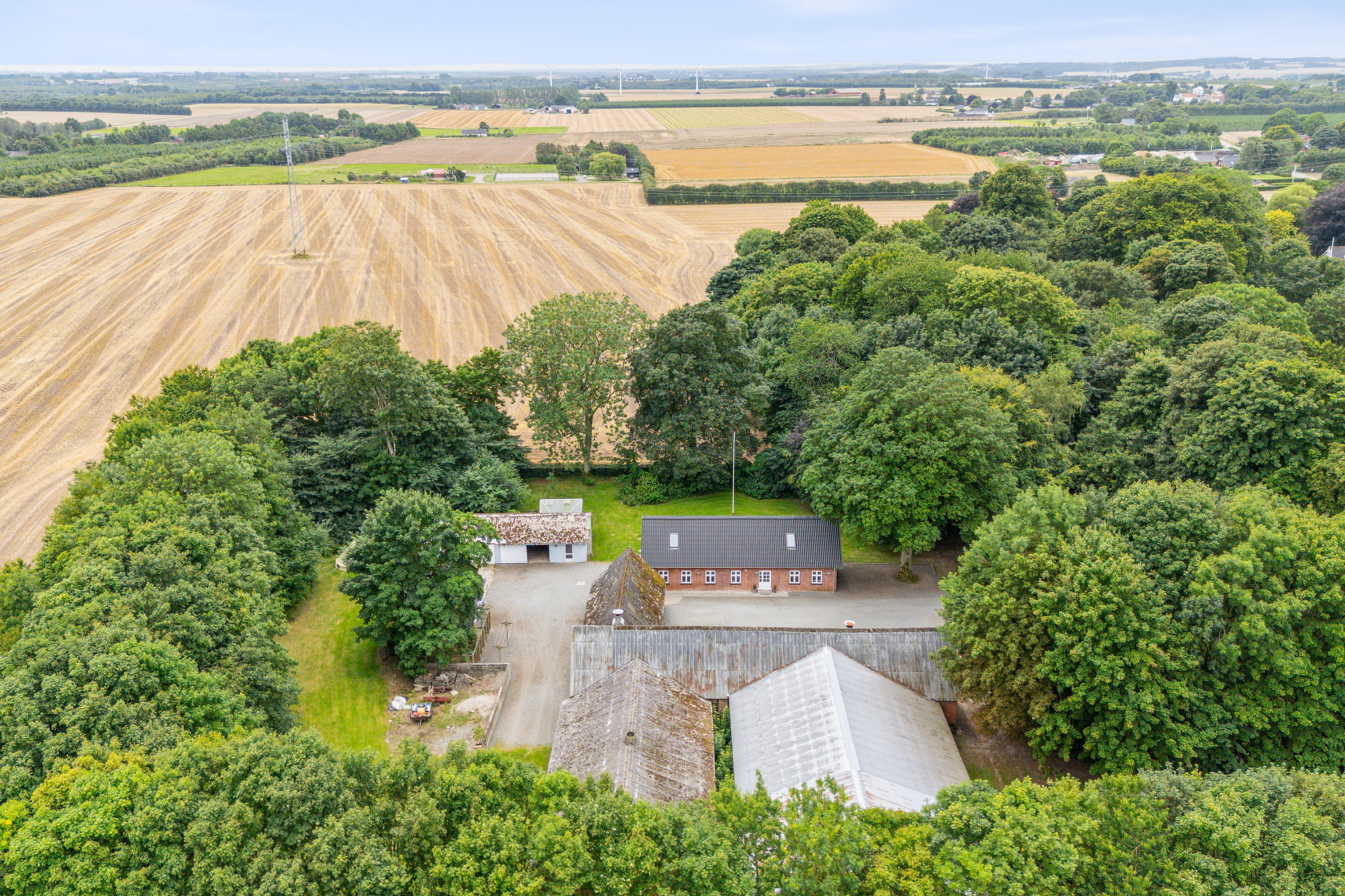 Fremhævet ejendom 1 billede i fuldskærmstilstand. Billede af Sandballevej 92, Grundfør, 8382 Hinnerup