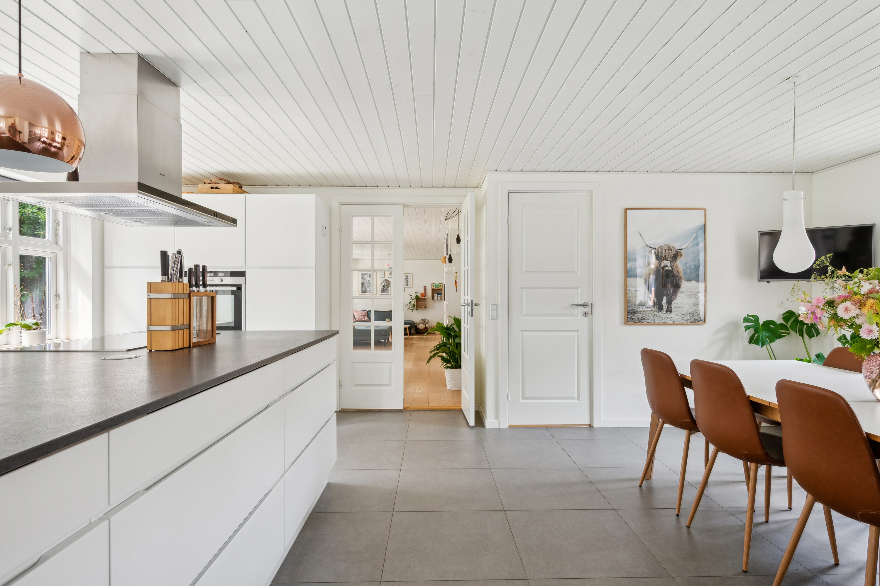 Fremhævet stue billede i fuldskærmstilstand. Billede af Sandballevej 92, Grundfør, 8382 Hinnerup