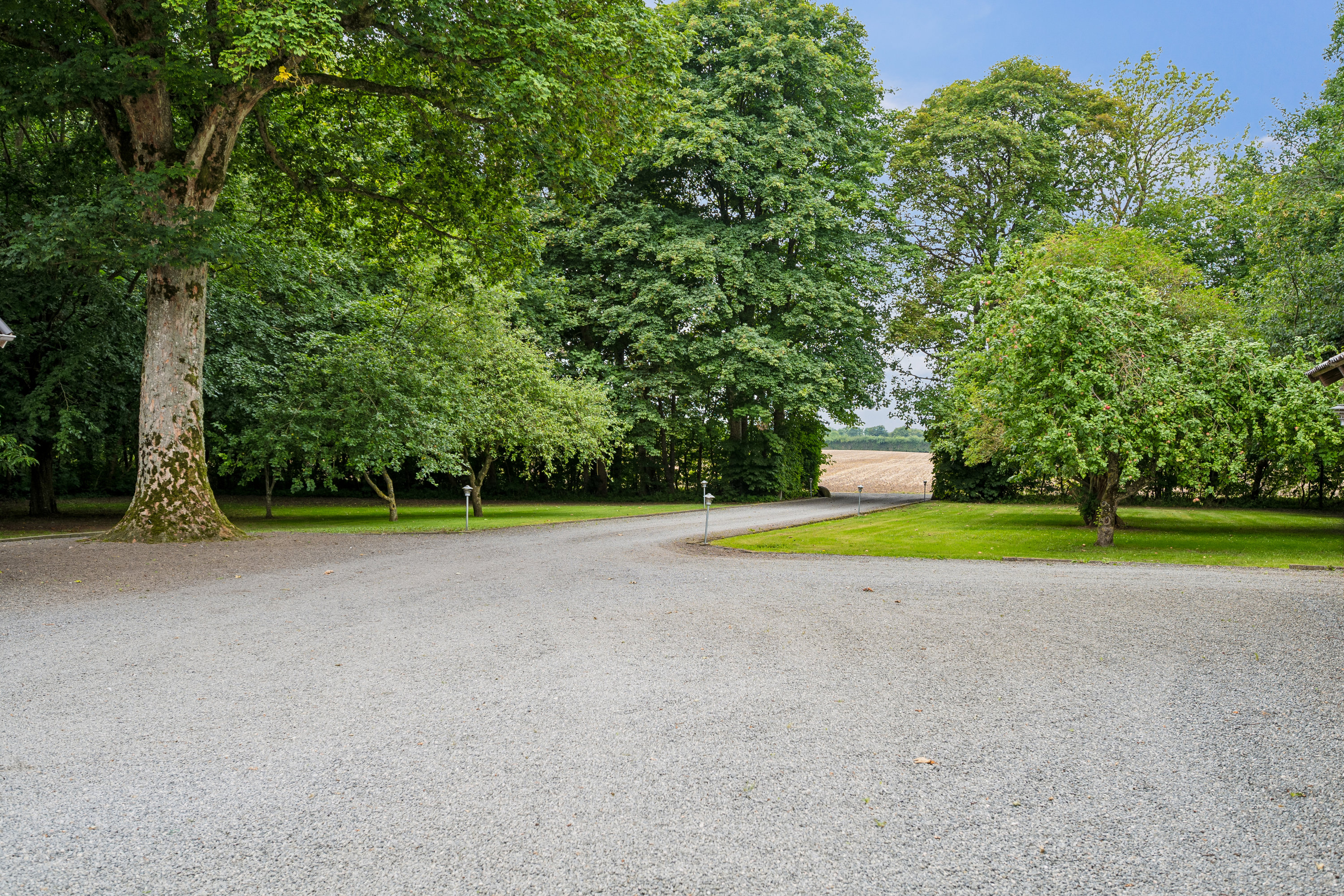 Fremhævet omgivelser billede i fuldskærmstilstand. Billede af Sandballevej 92, Grundfør, 8382 Hinnerup