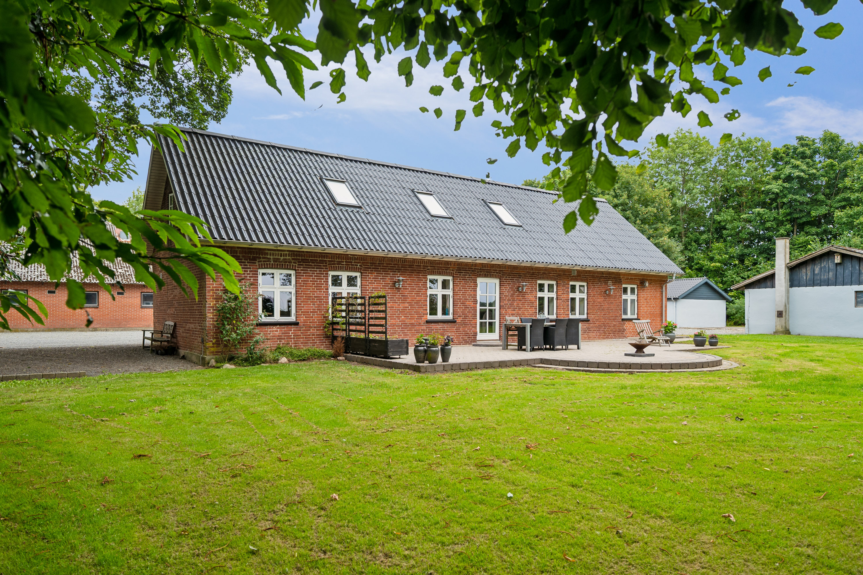 Fremhævet ejendom 1 billede i fuldskærmstilstand. Billede af Sandballevej 92, Grundfør, 8382 Hinnerup