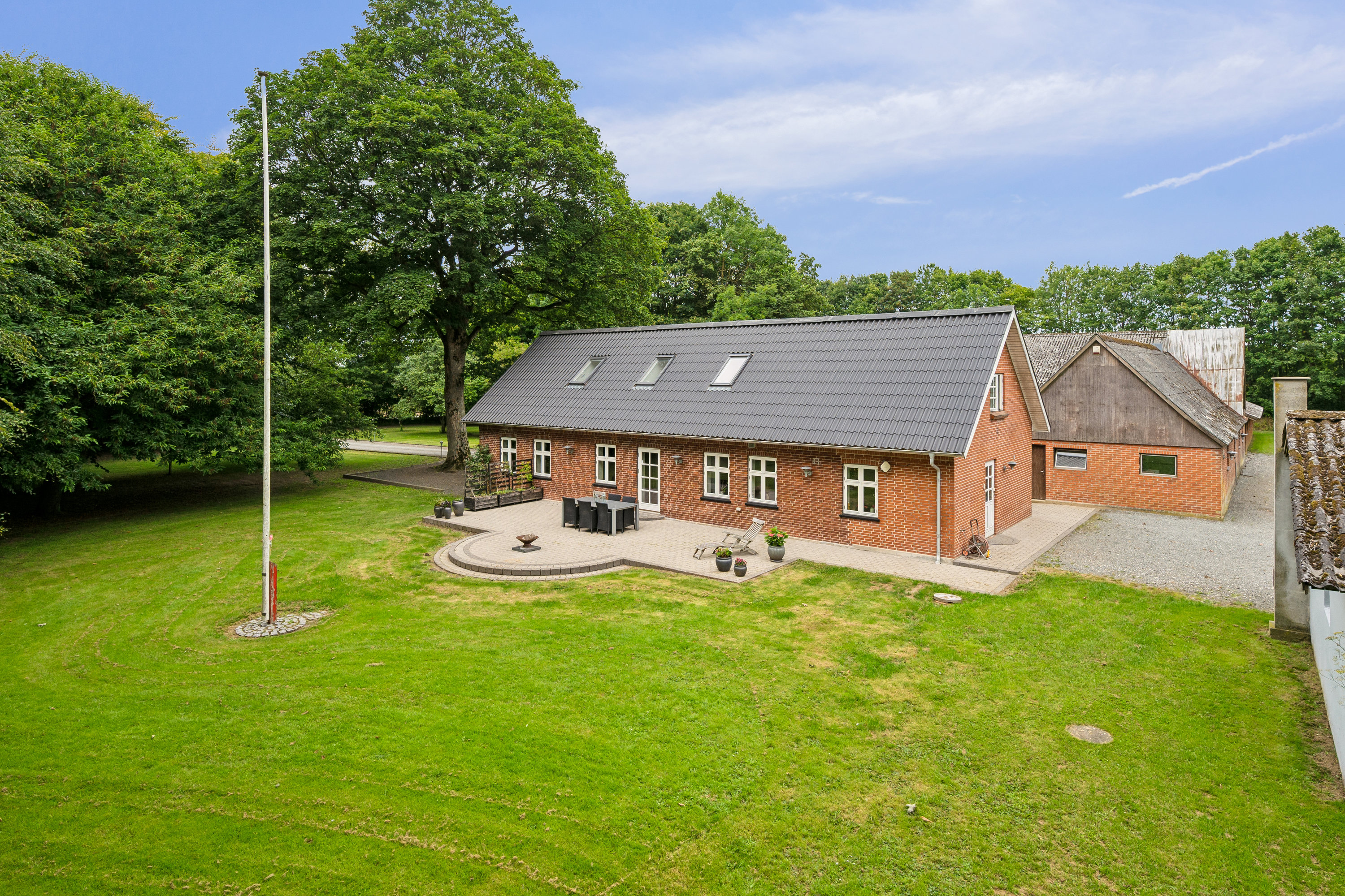 Fremhævet ejendom 1 billede i fuldskærmstilstand. Billede af Sandballevej 92, Grundfør, 8382 Hinnerup