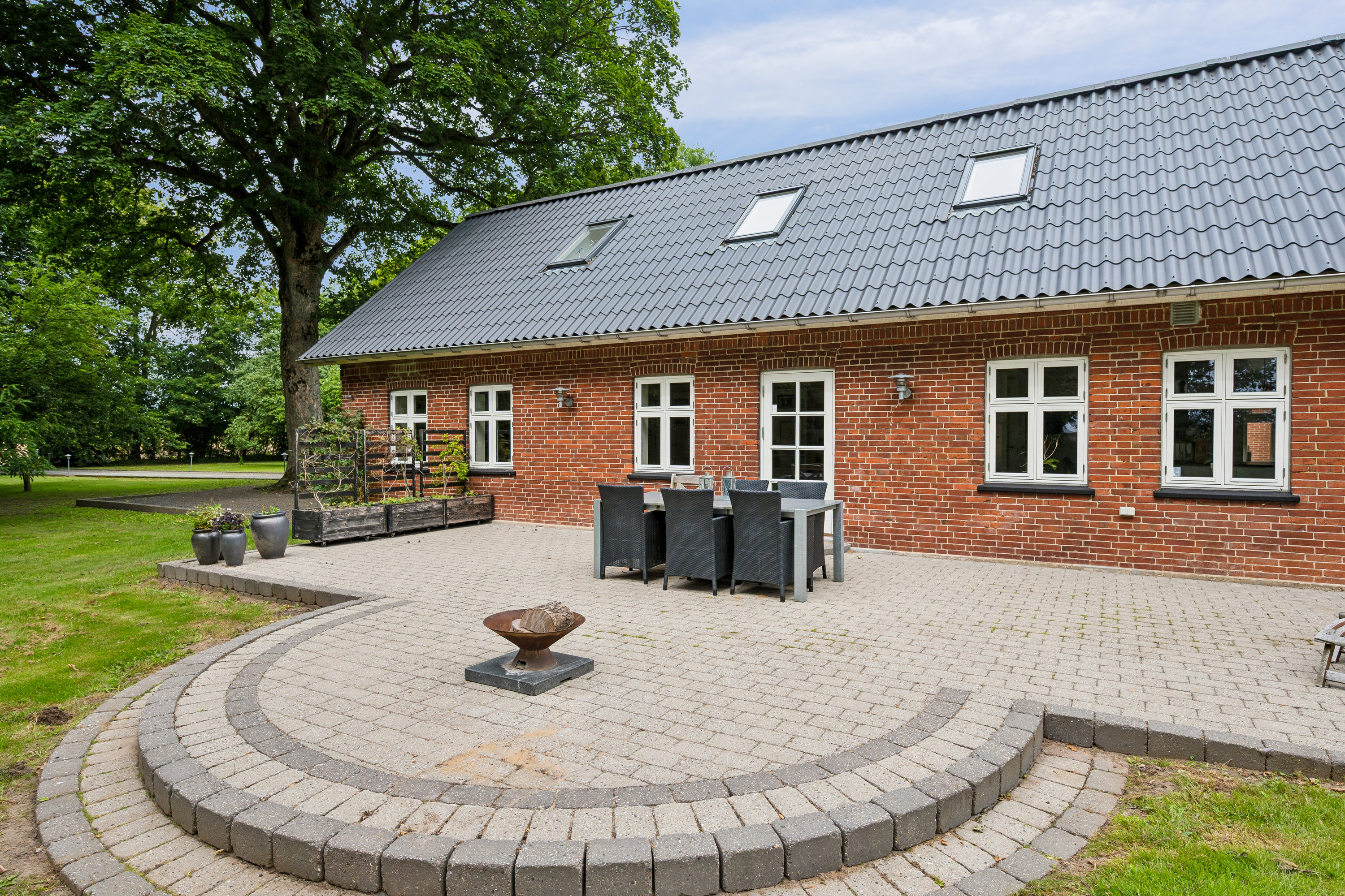 Fremhævet terrasse billede i fuldskærmstilstand. Billede af Sandballevej 92, Grundfør, 8382 Hinnerup