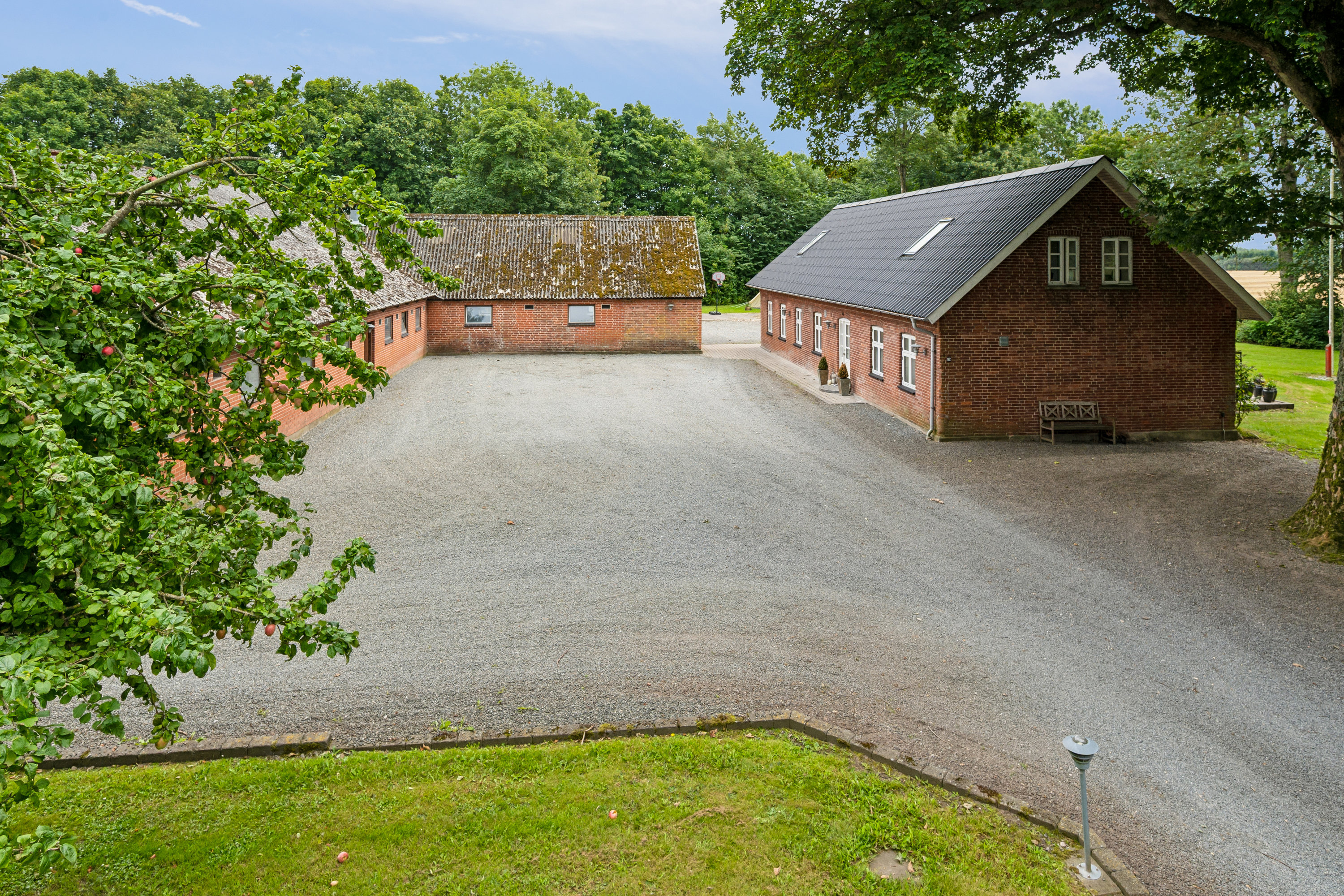 Fremhævet ejendom 1 billede i fuldskærmstilstand. Billede af Sandballevej 92, Grundfør, 8382 Hinnerup