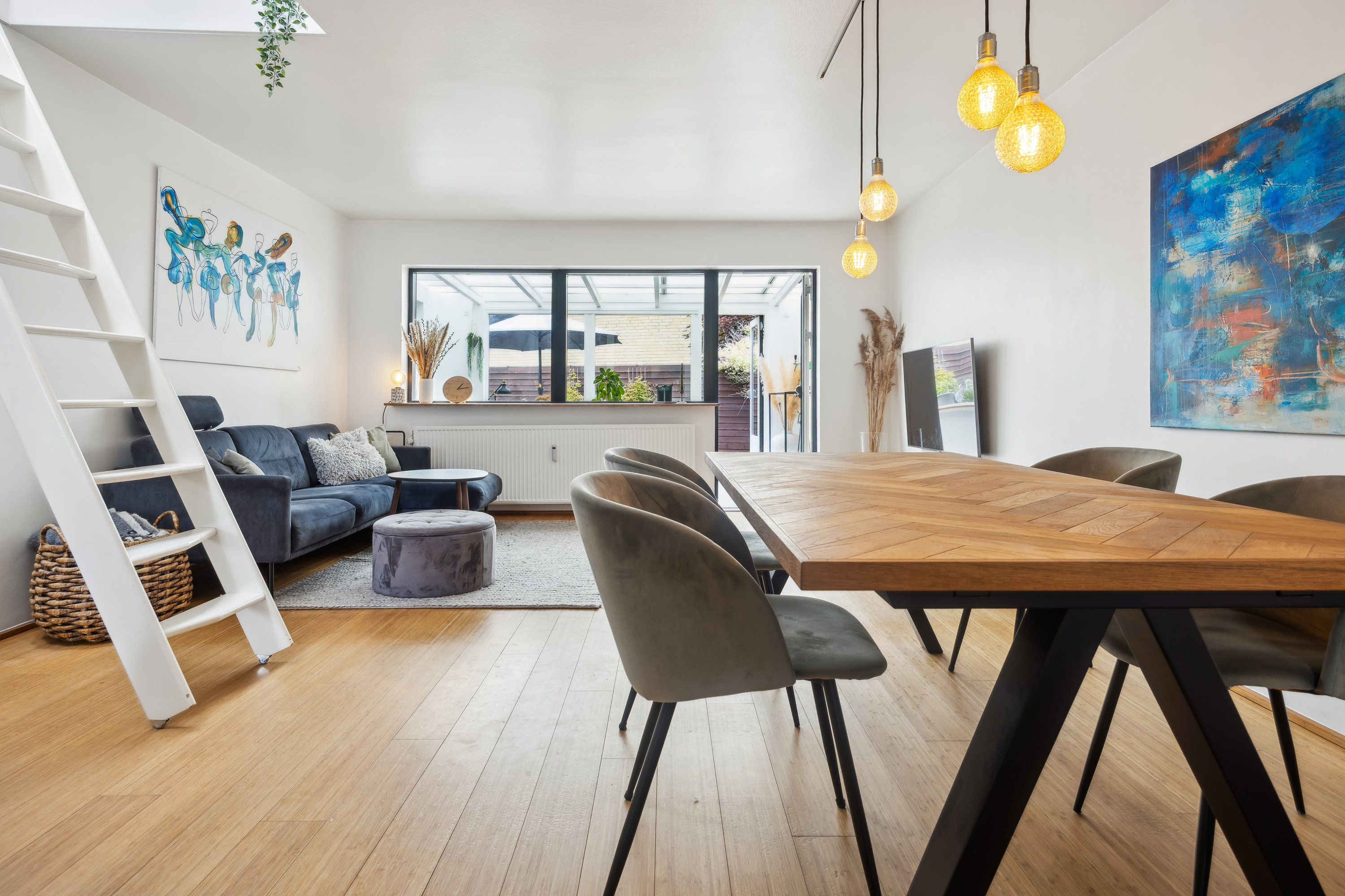 Fremhævet stue billede i fuldskærmstilstand. Billede af Ellebæk 22, 9400 Nørresundby