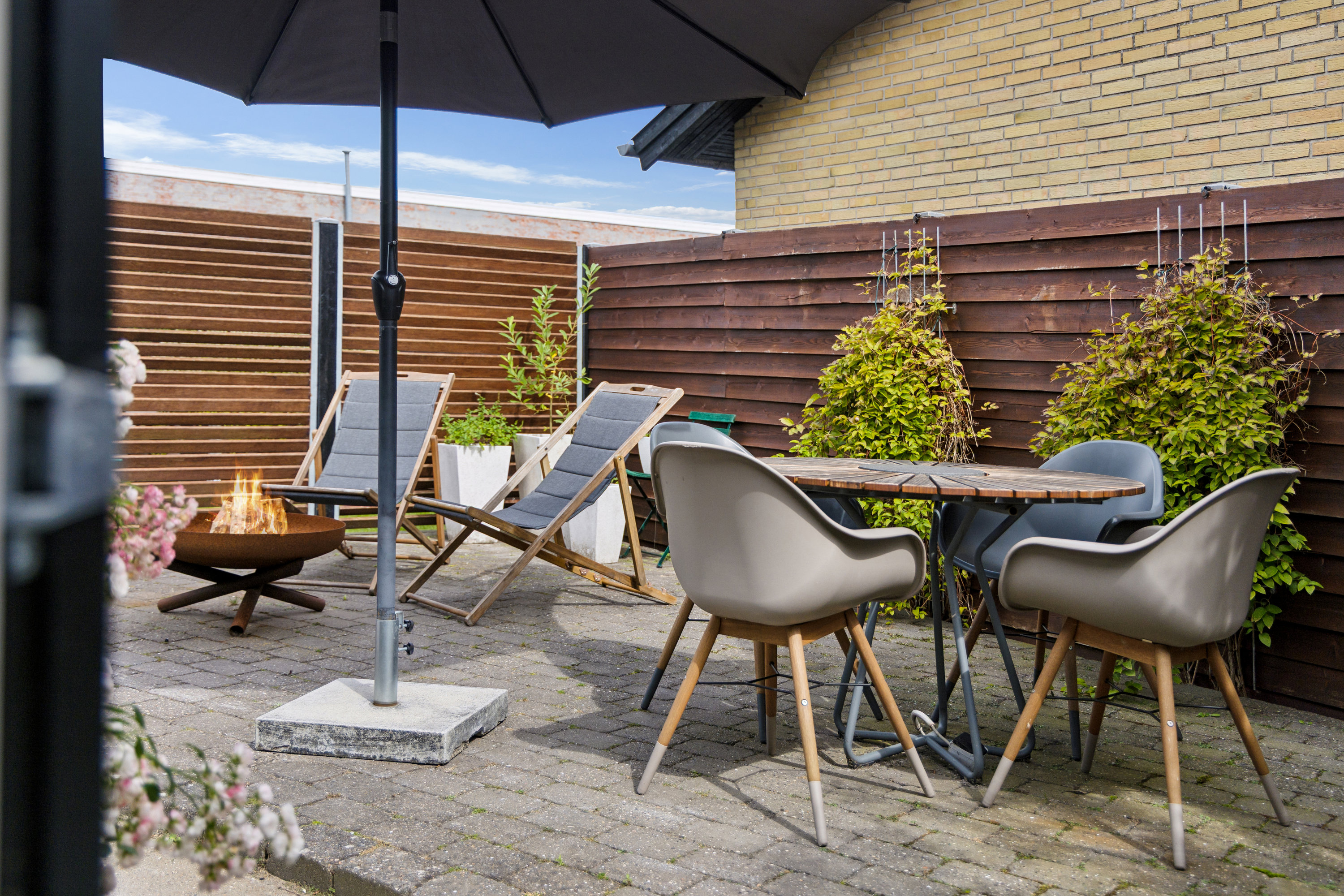 Fremhævet terrasse billede i fuldskærmstilstand. Billede af Ellebæk 22, 9400 Nørresundby