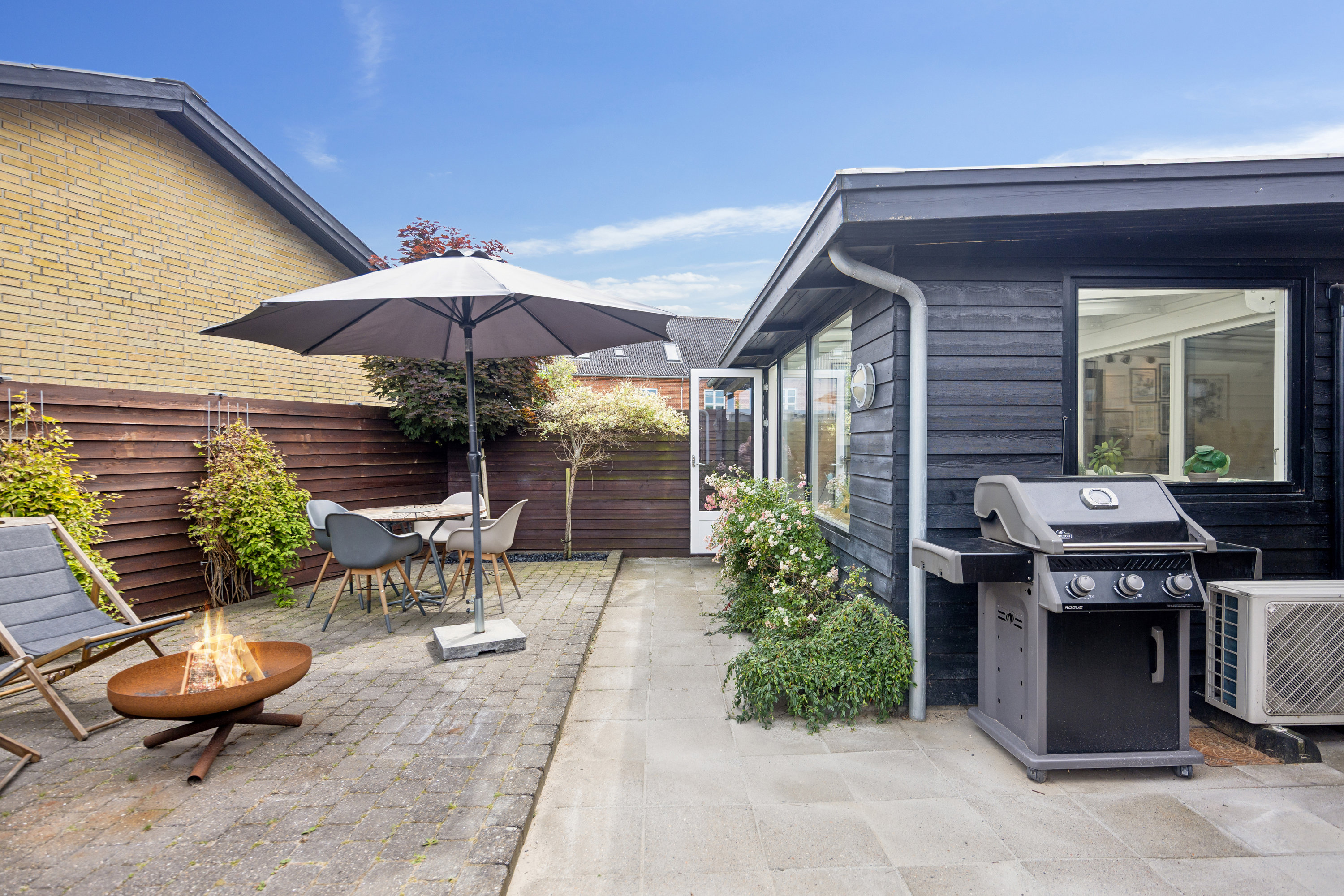 Fremhævet terrasse billede i fuldskærmstilstand. Billede af Ellebæk 22, 9400 Nørresundby