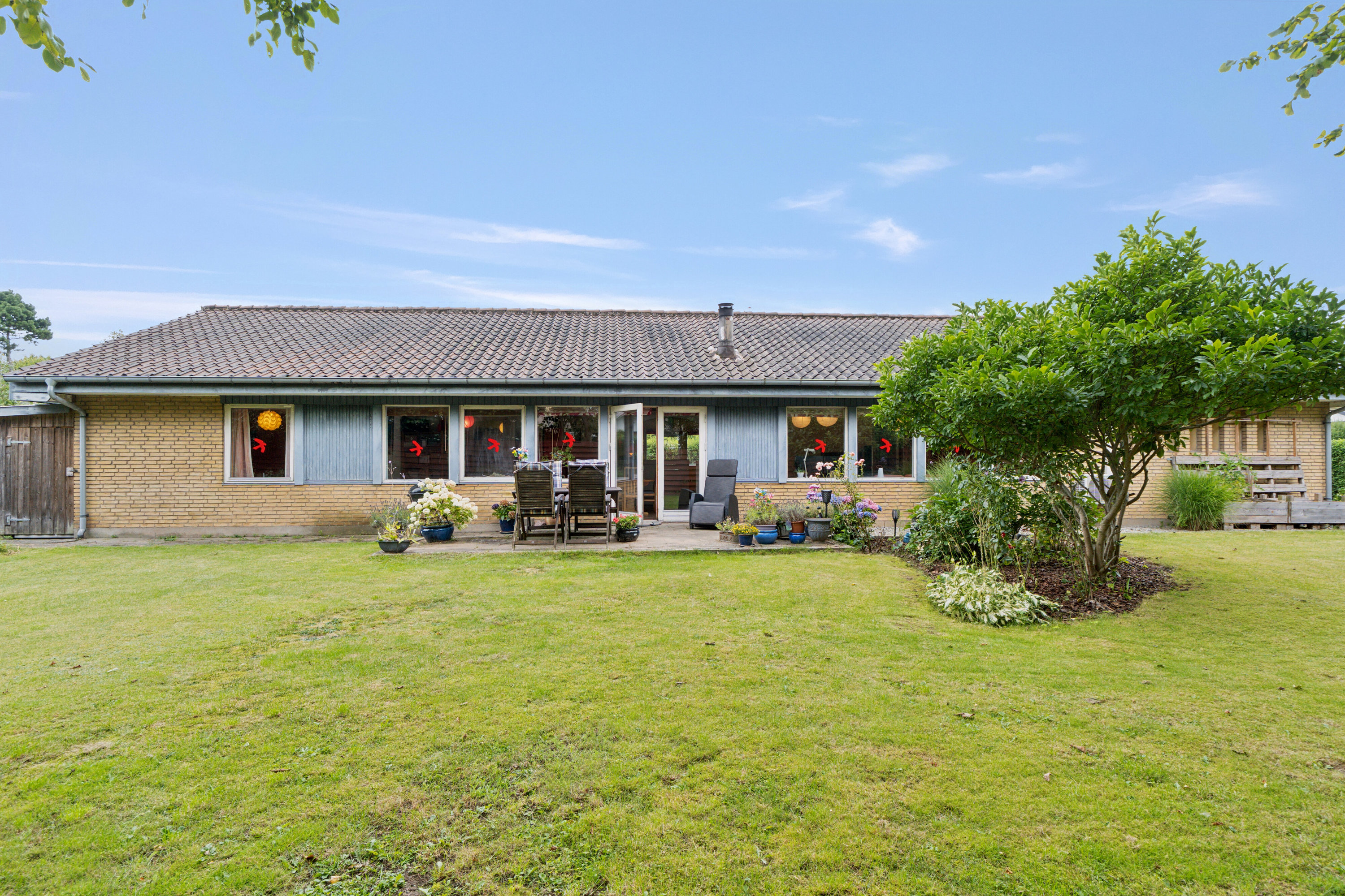 Miniaturebillede 1: set fra haven. Billede af Bukketornvej 36, Maglehøj, 3300 Frederiksværk