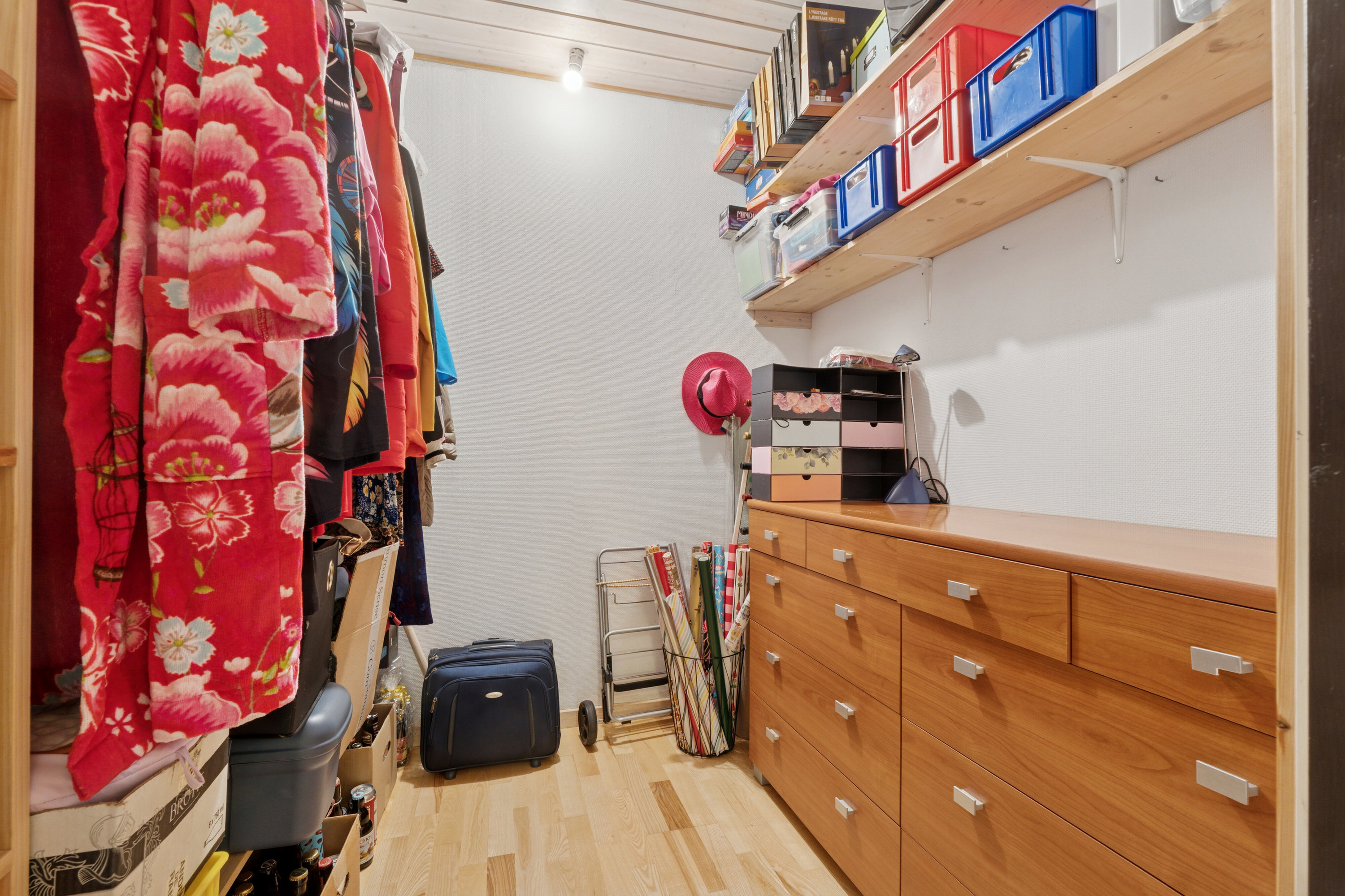 Fremhævet walk-in-closet billede i fuldskærmstilstand. Billede af Bukketornvej 36, Maglehøj, 3300 Frederiksværk