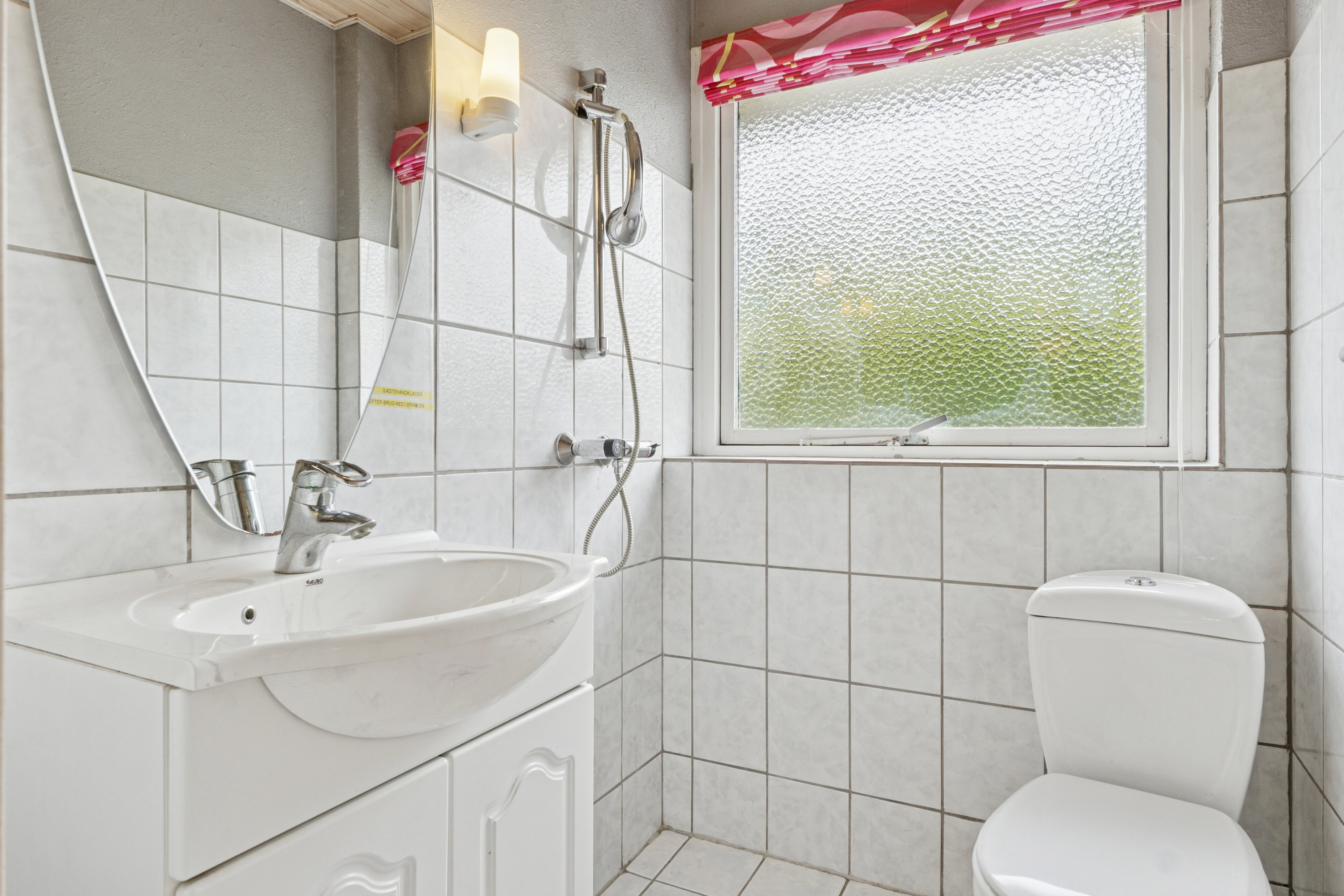 Fremhævet toilet billede i fuldskærmstilstand. Billede af Bukketornvej 36, Maglehøj, 3300 Frederiksværk