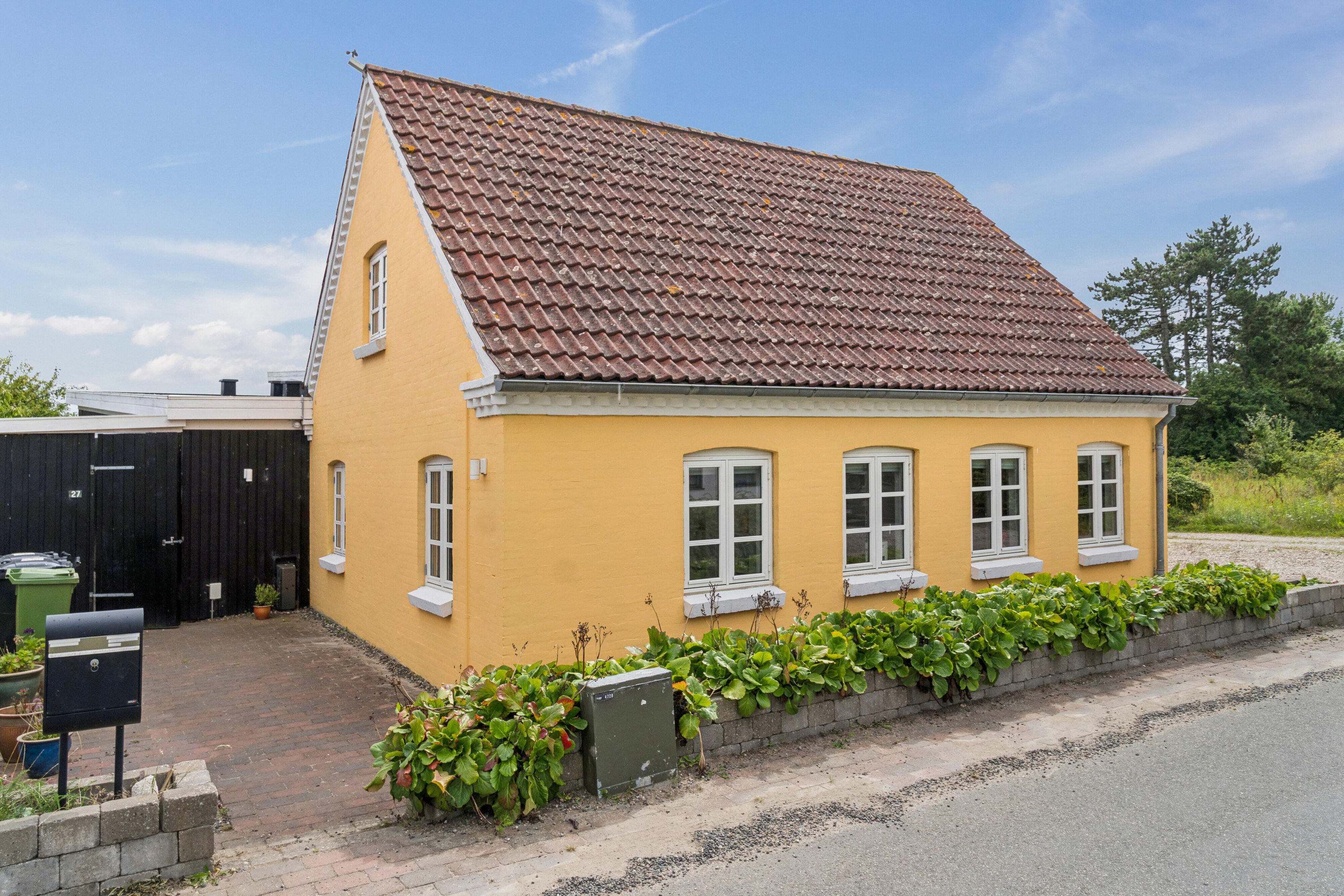 Fremhævet set fra vejen billede i fuldskærmstilstand. Billede af Kystvej 27, Lundeborg, 5874 Hesselager