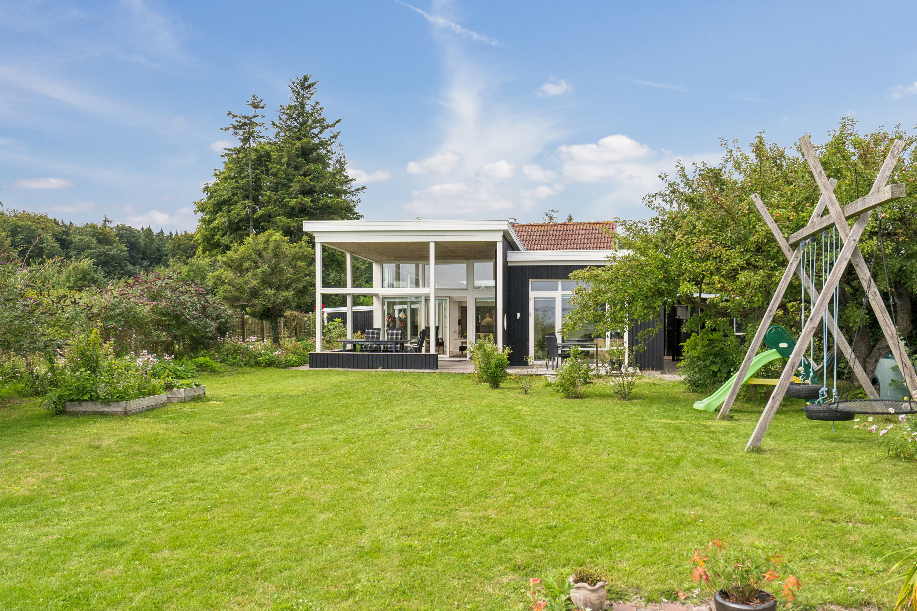 Fremhævet set fra haven billede i fuldskærmstilstand. Billede af Kystvej 27, Lundeborg, 5874 Hesselager