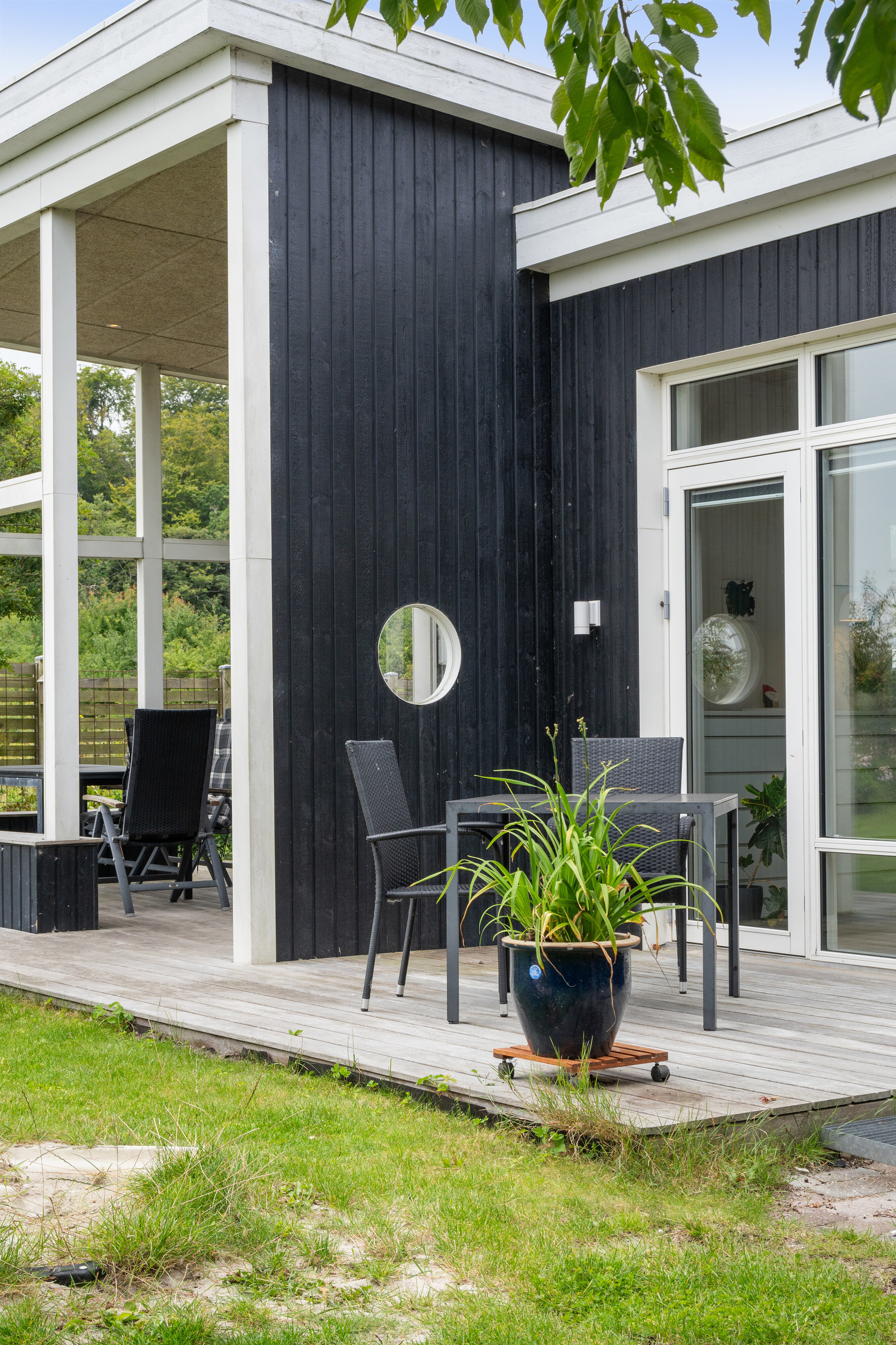 Fremhævet set fra haven billede i fuldskærmstilstand. Billede af Kystvej 27, Lundeborg, 5874 Hesselager