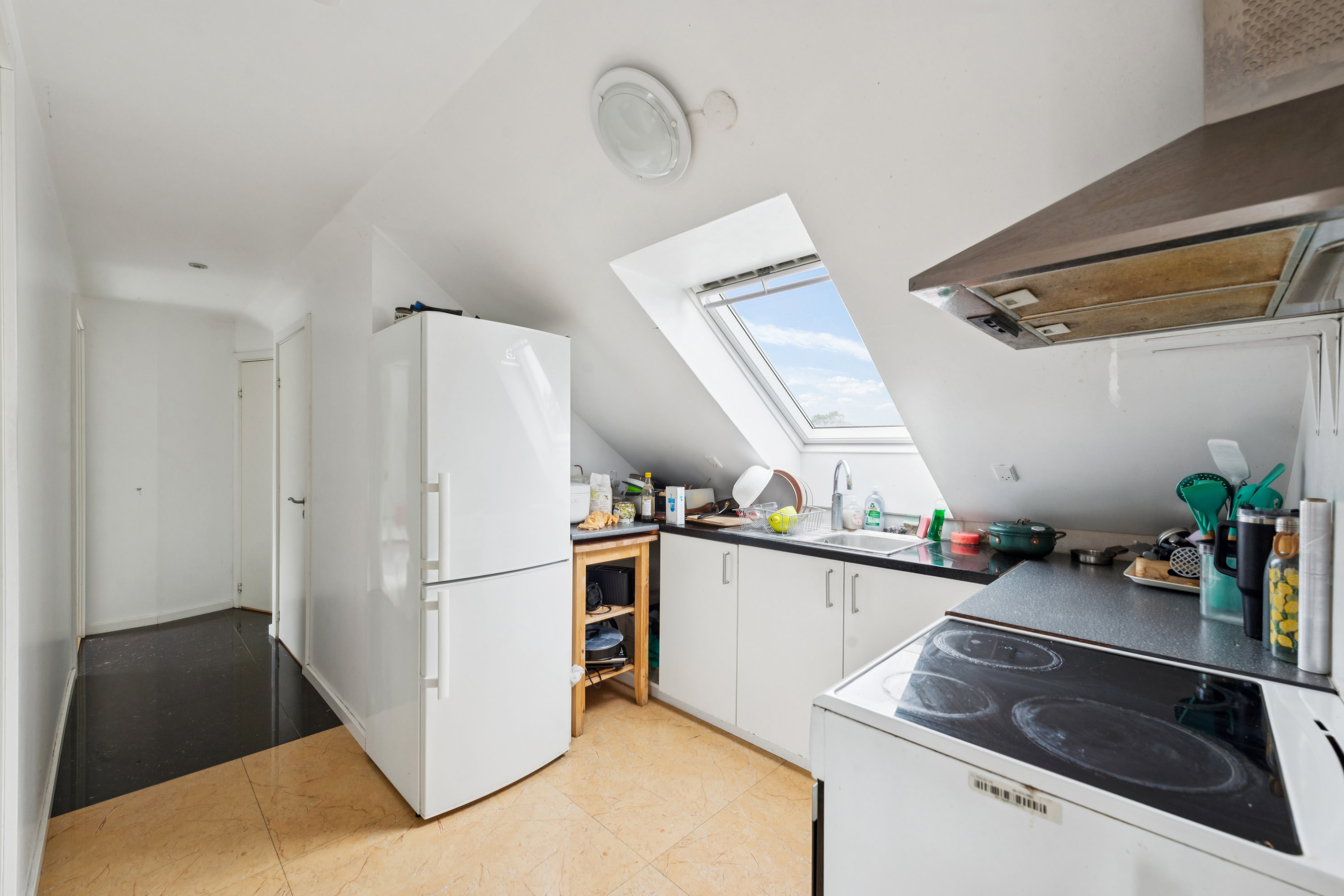 Fremhævet te-køkken, 1.sal billede i fuldskærmstilstand. Billede af Husumvej 29, 2700 Brønshøj